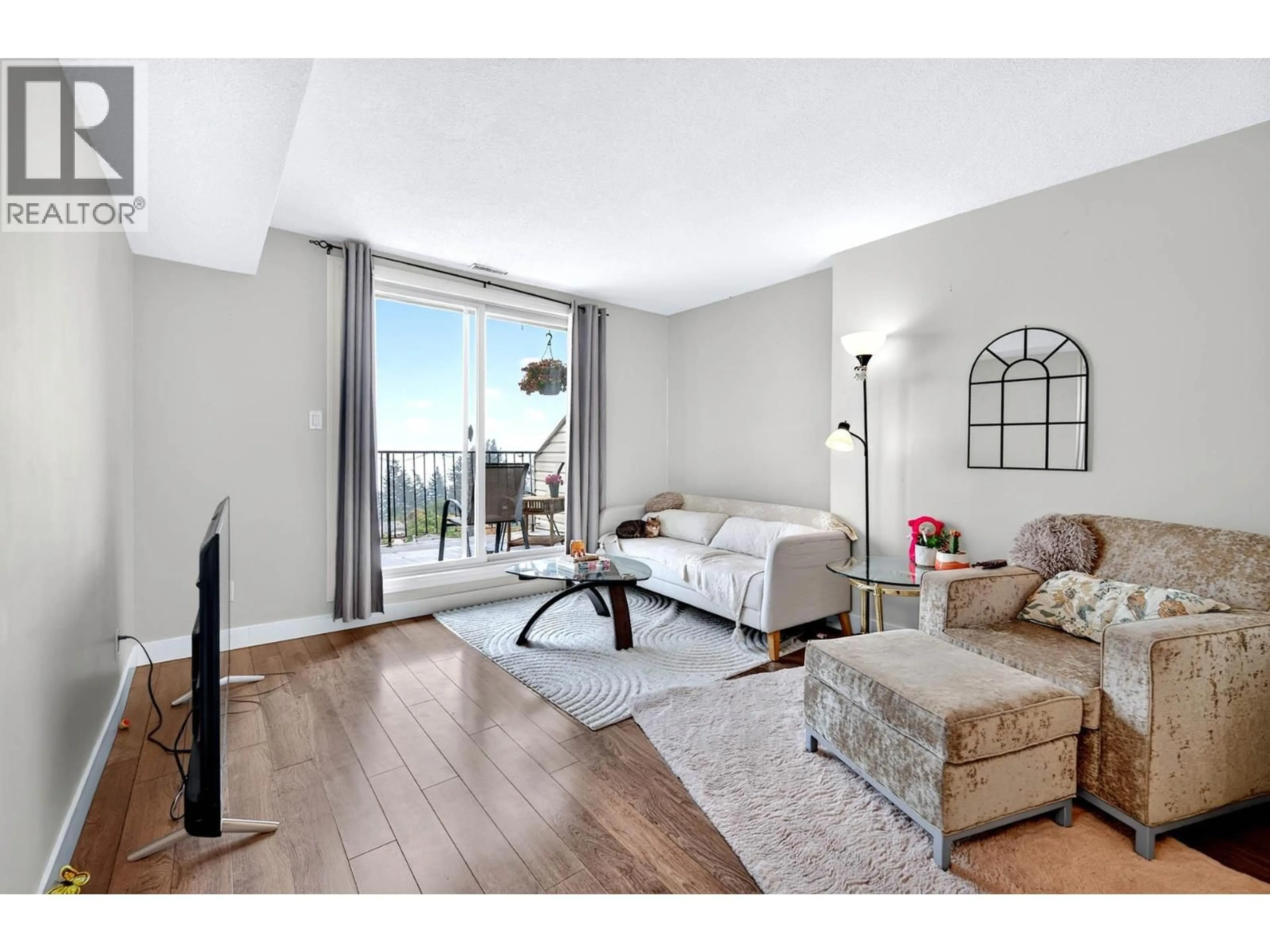 Living room with furniture, wood/laminate floor for 6 - 1750 SUMMIT DRIVE, Kamloops British Columbia V2E1Y1