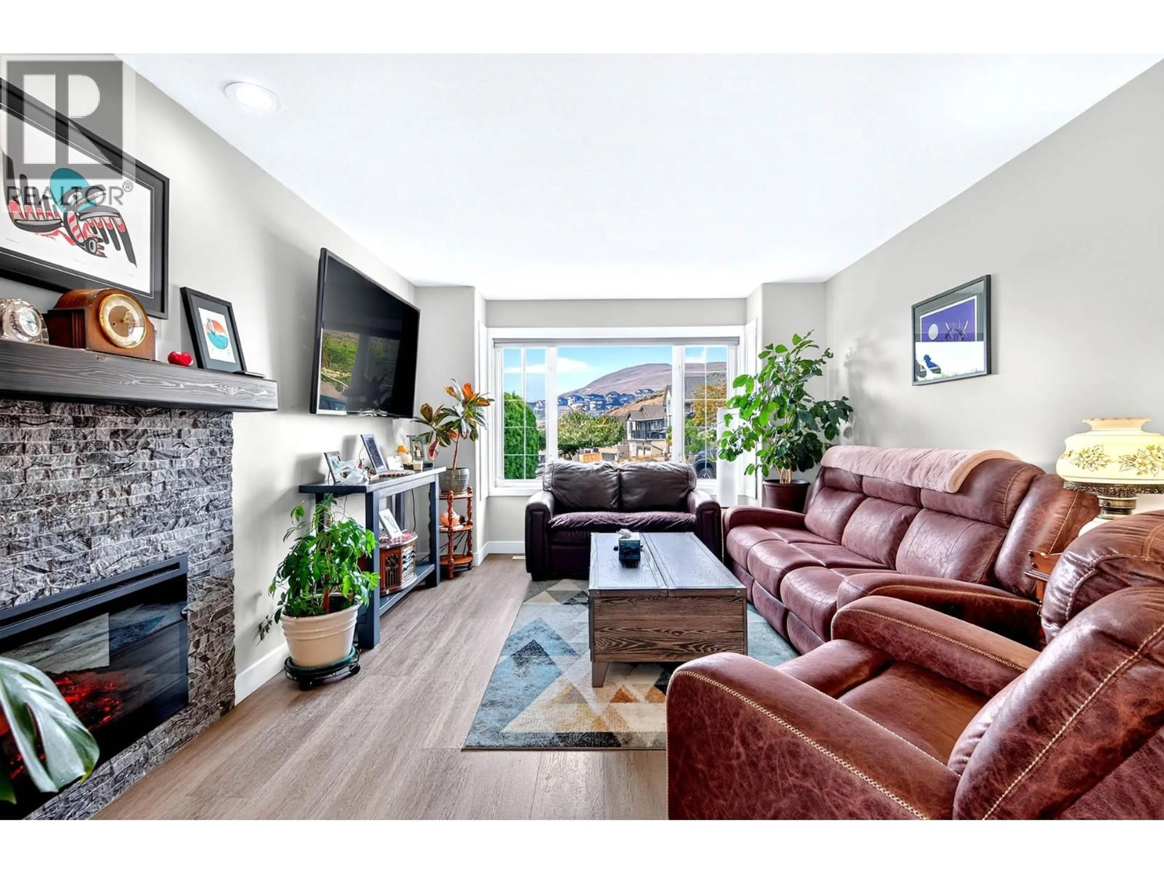Living room with furniture, unknown for 1836 NORVIEW PLACE, Kamloops British Columbia V2B8L8