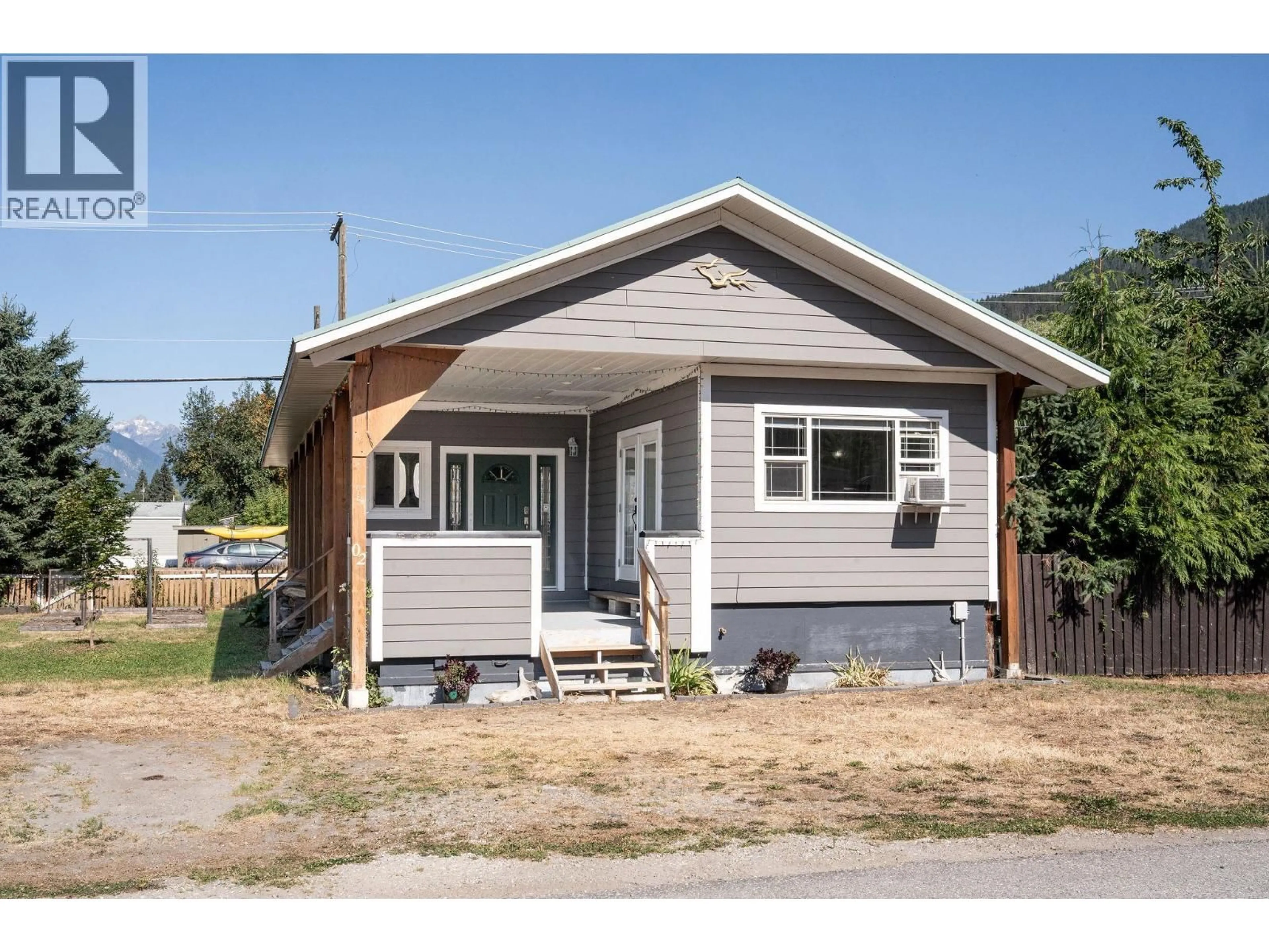 Home with vinyl exterior material, street for 2 - 1204 MAPLEWOOD STREET, Revelstoke British Columbia V0E2S0