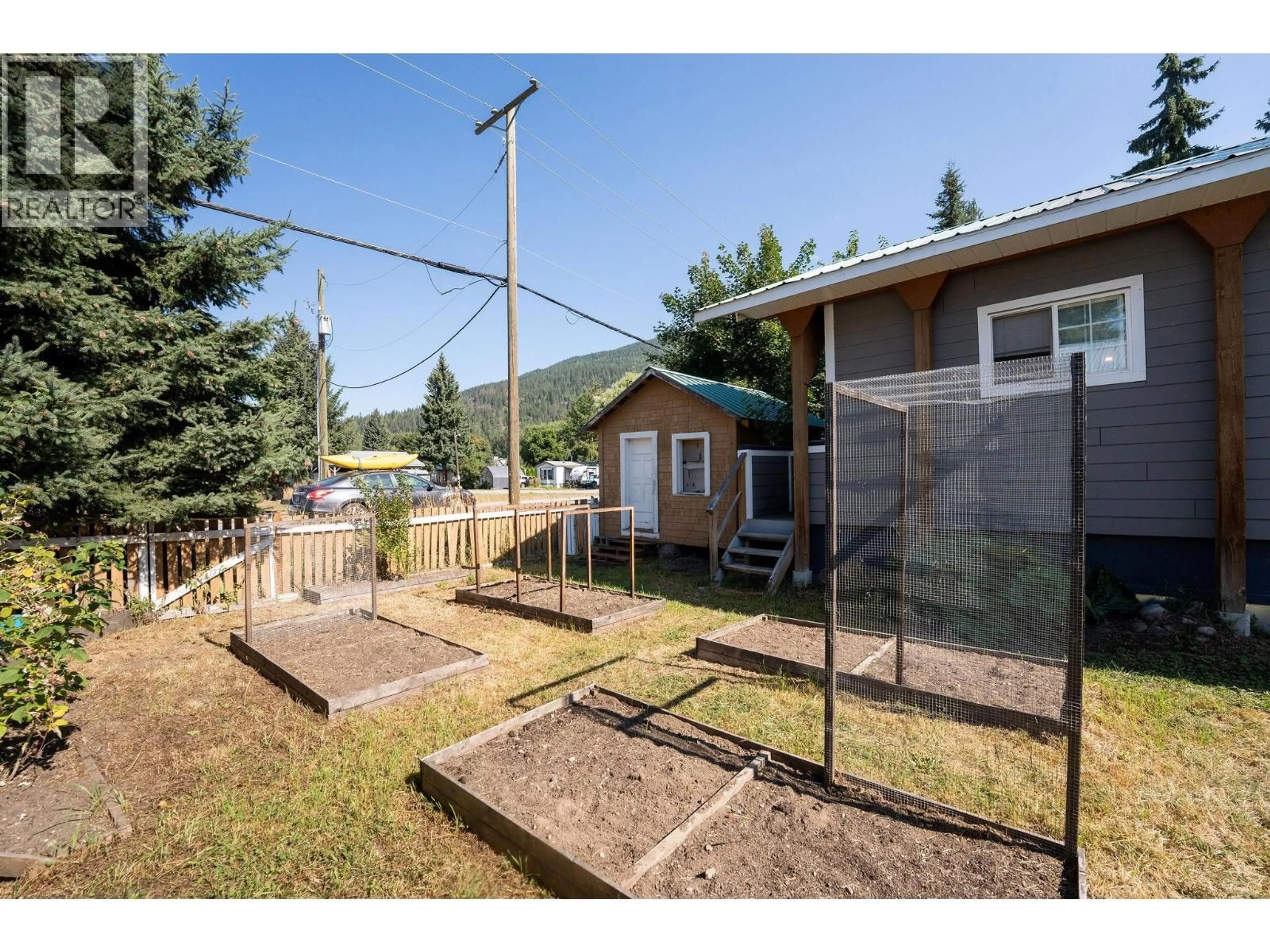 Patio, unknown for 2 - 1204 MAPLEWOOD STREET, Revelstoke British Columbia V0E2S0