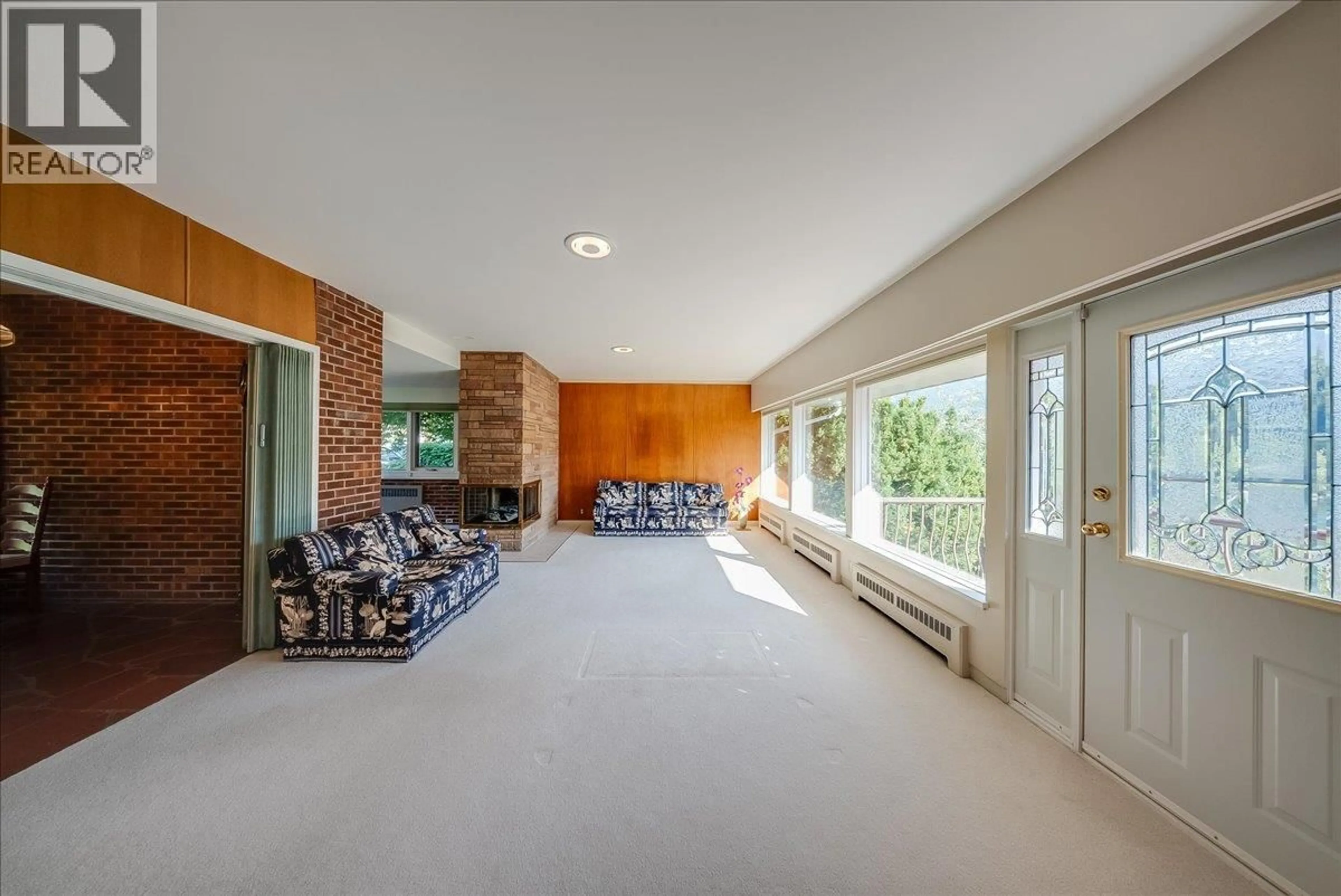 Indoor foyer for 20 HAZLEWOOD DRIVE, Trail British Columbia V1R1E4