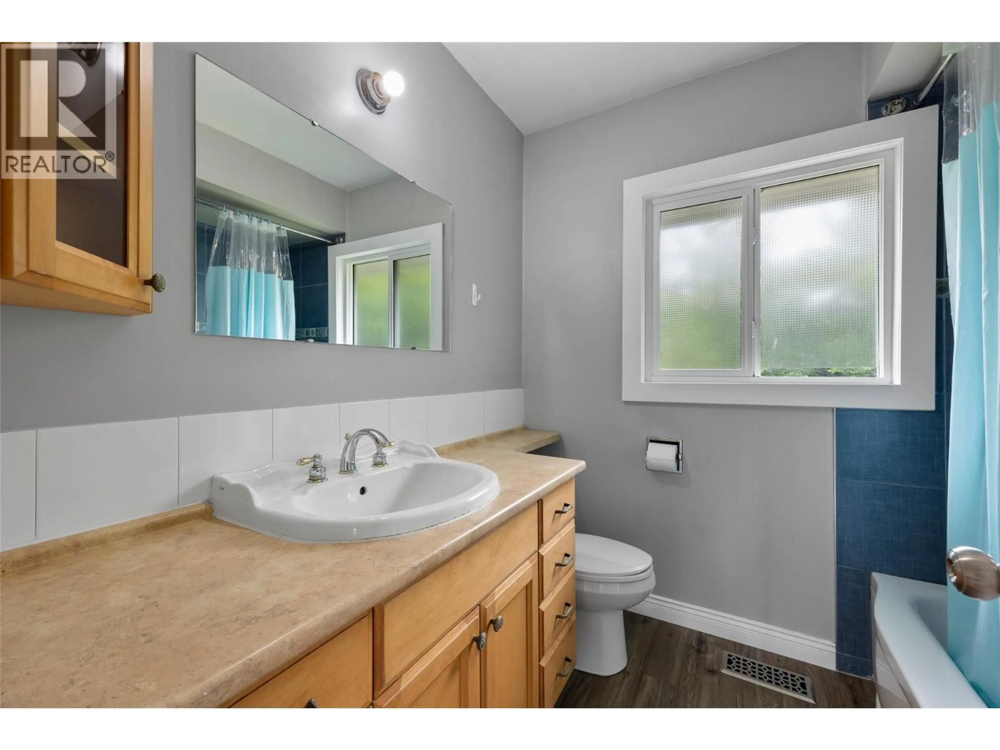 Standard bathroom, unknown for 631 BRANDON AVENUE, Kamloops British Columbia V2B1N5