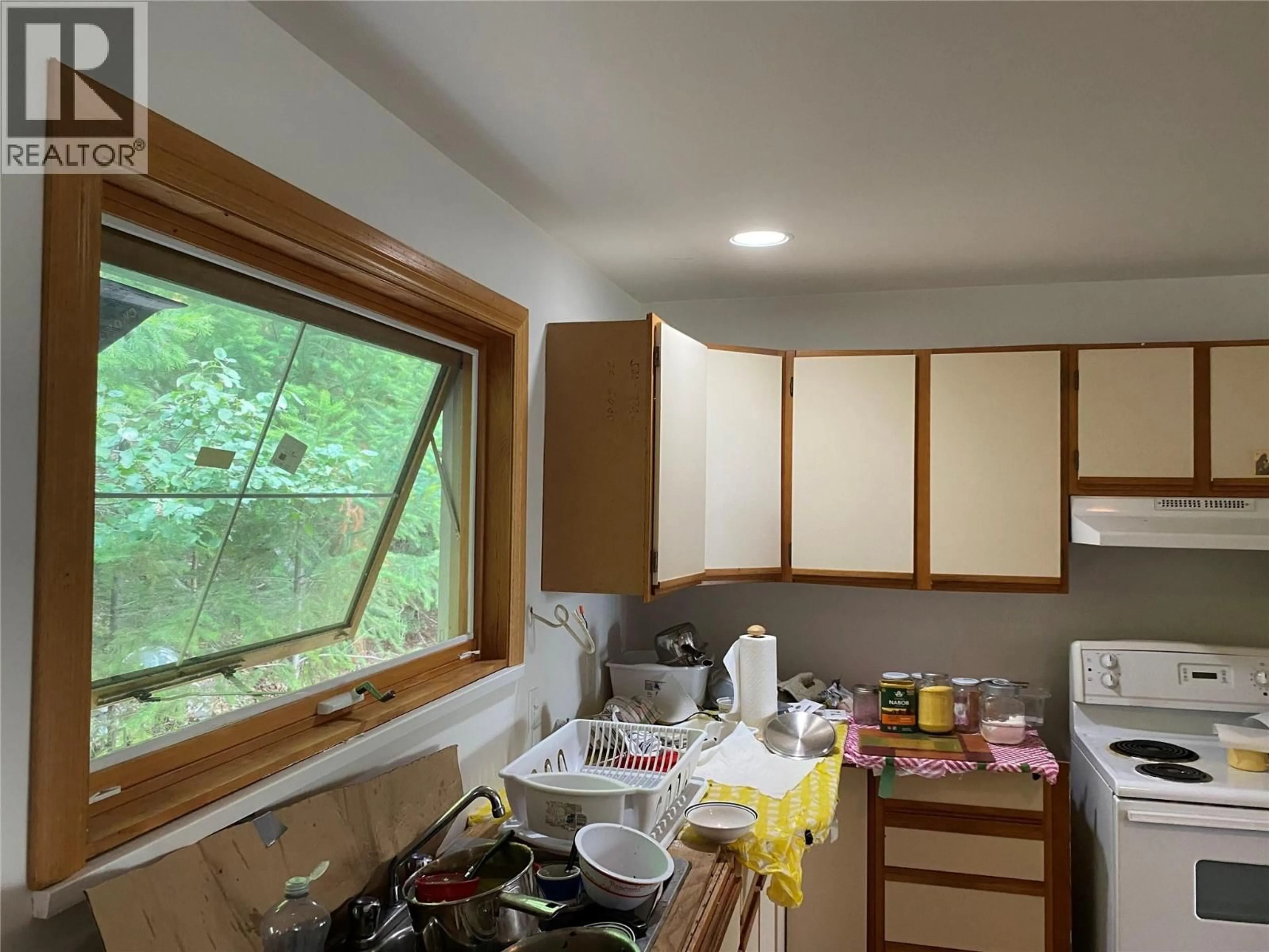 Standard kitchen, unknown for 7475 ANGLEMONT WAY, Anglemont British Columbia V0E1M8