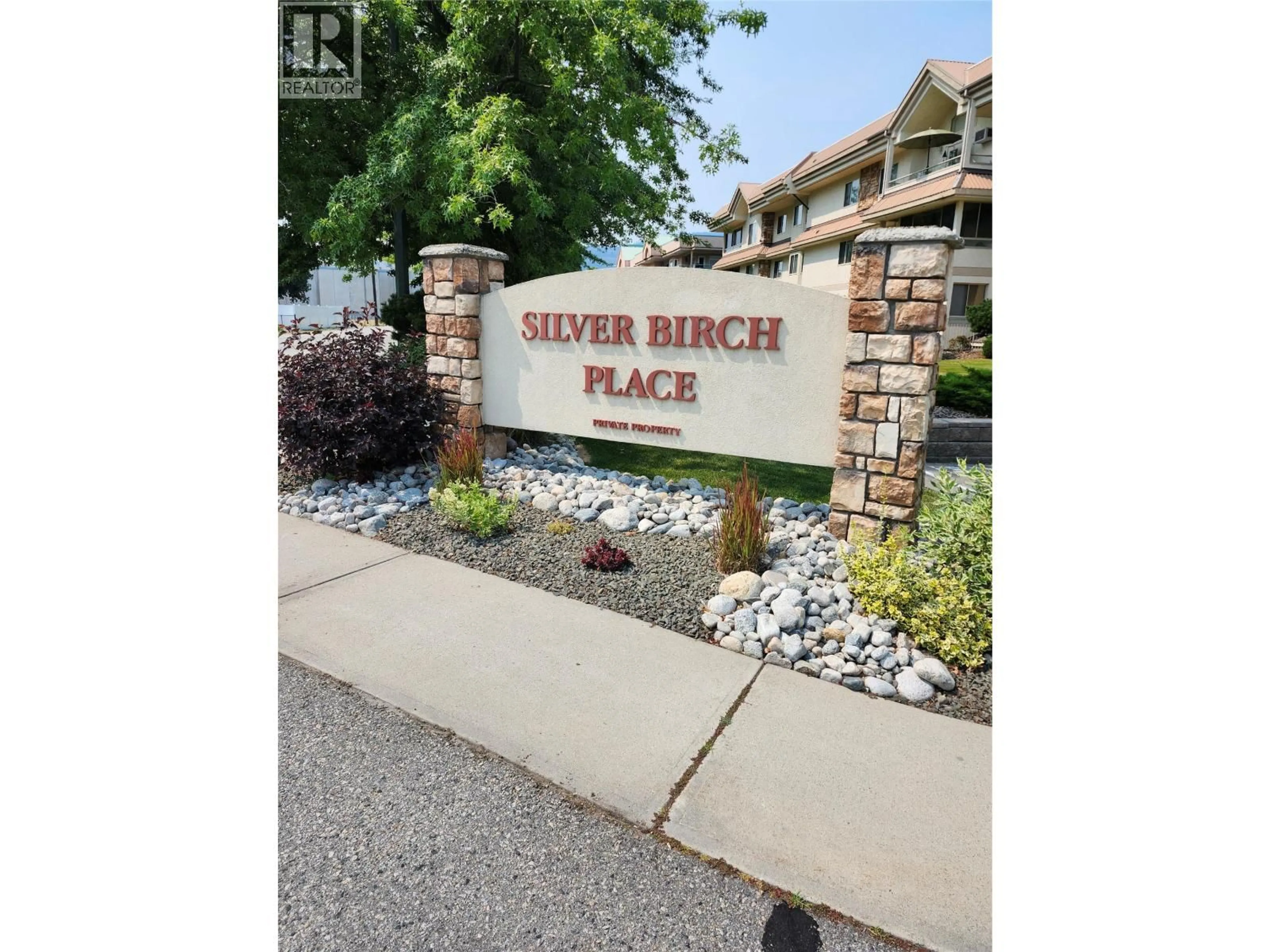 Indoor foyer for 8416 JUBILEE ROAD EAST, Summerland British Columbia V0H1Z5