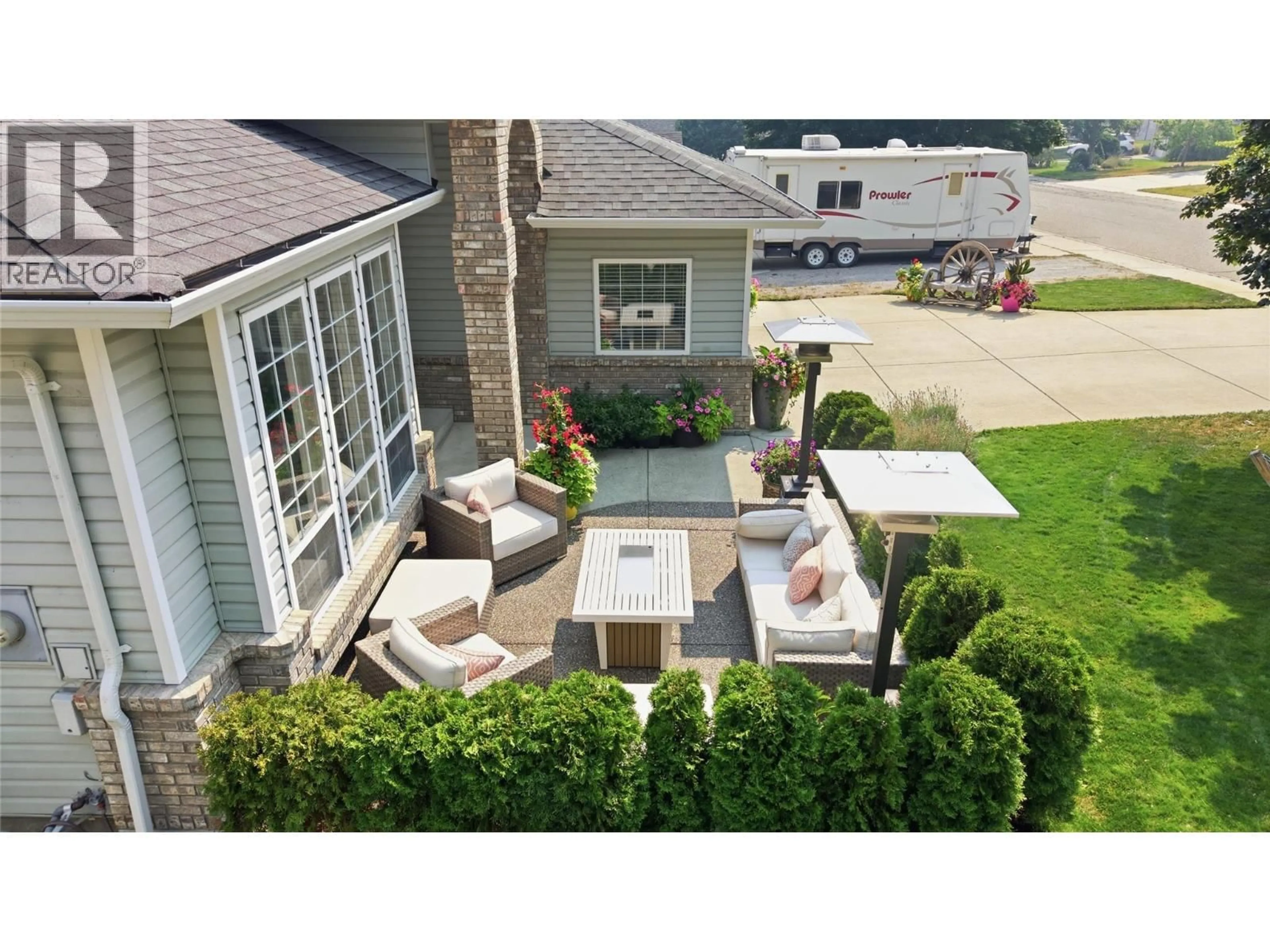 Patio, street for 2142 SHANNON WOODS WAY, West Kelowna British Columbia V4T2R5