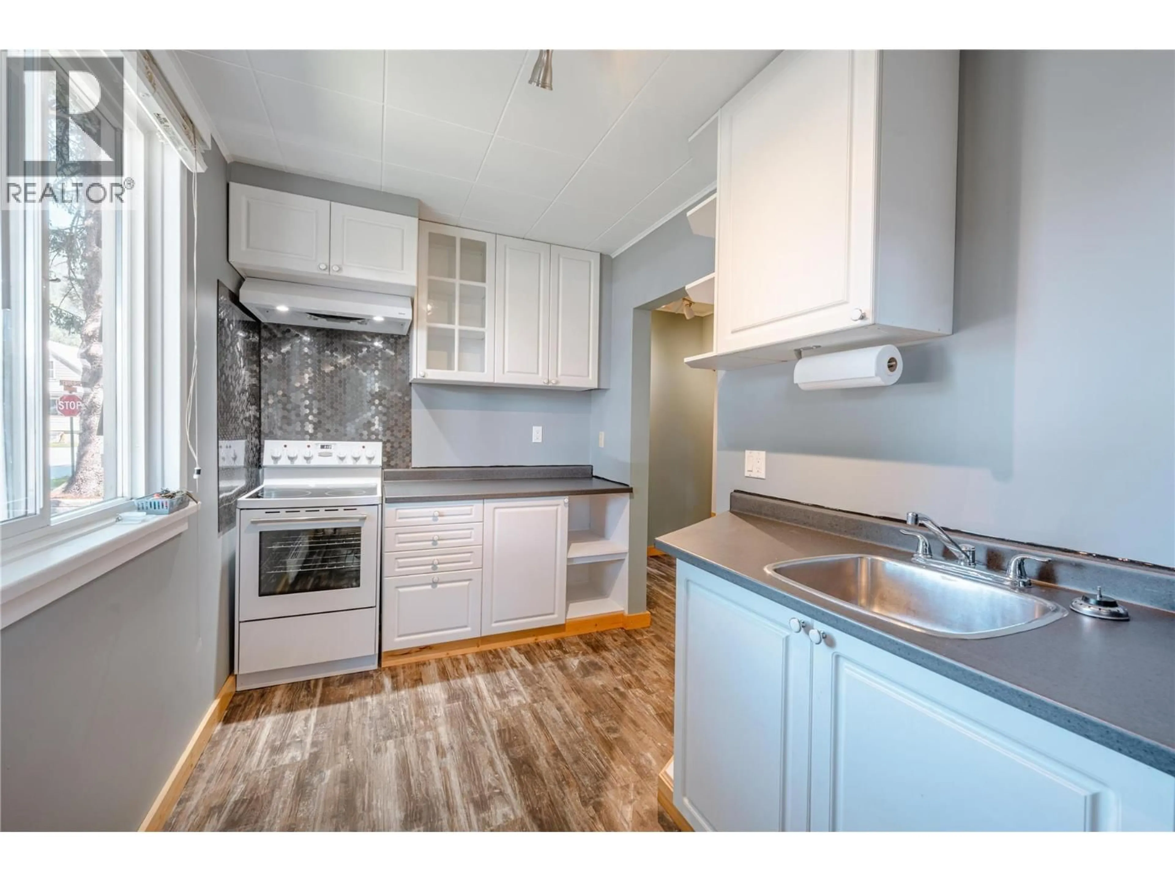 Standard kitchen, wood/laminate floor for 503 THIRD STREET EAST, Revelstoke British Columbia V0E2S0