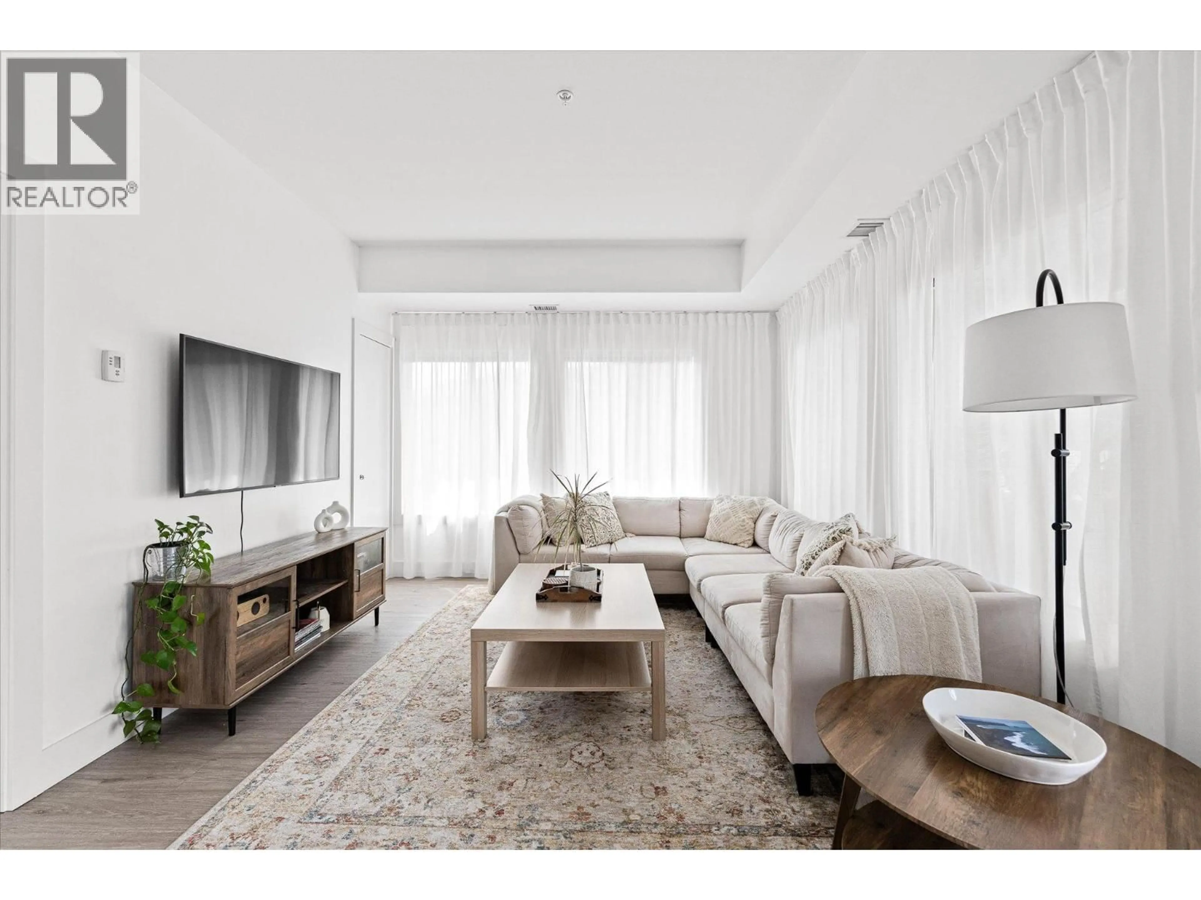 Living room with furniture, unknown for 206 - 4380 LAKESHORE ROAD, Kelowna British Columbia V1W5N3