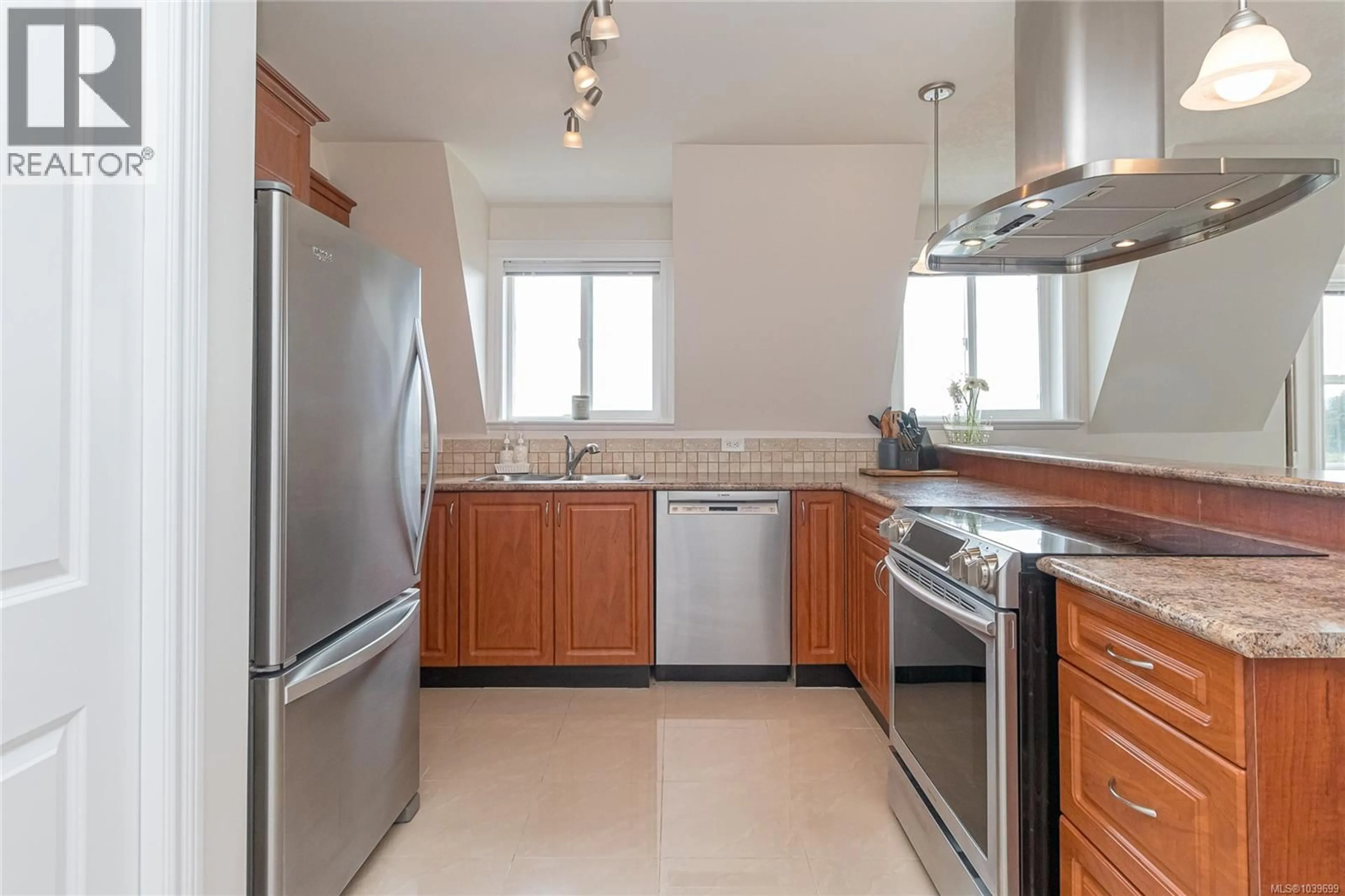 Standard kitchen, ceramic/tile floor for 406 - 4536 VIEWMONT AVENUE, Saanich British Columbia V8Z5L2