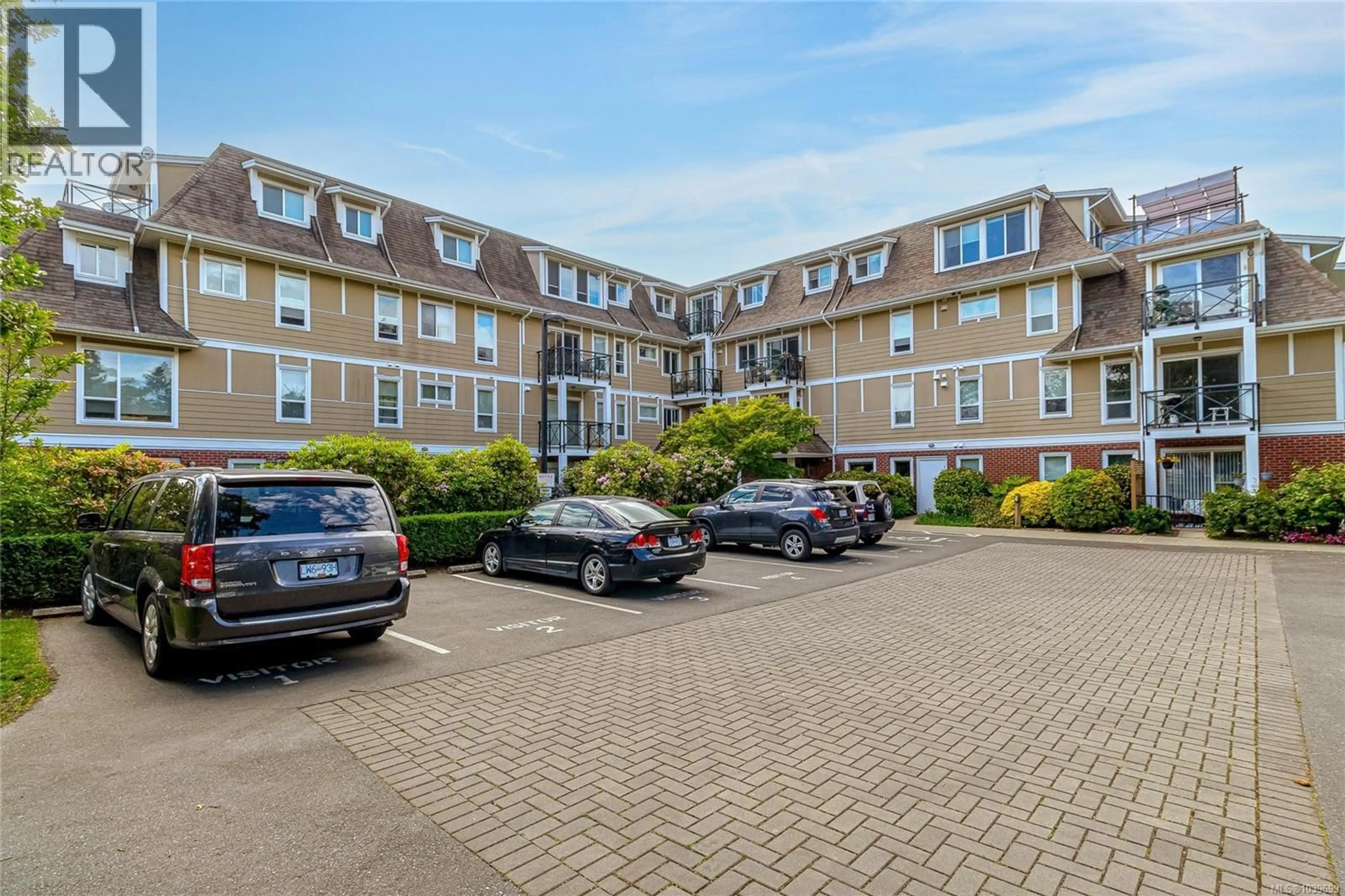 A pic from outside/outdoor area/front of a property/back of a property/a pic from drone, street for 406 - 4536 VIEWMONT AVENUE, Saanich British Columbia V8Z5L2