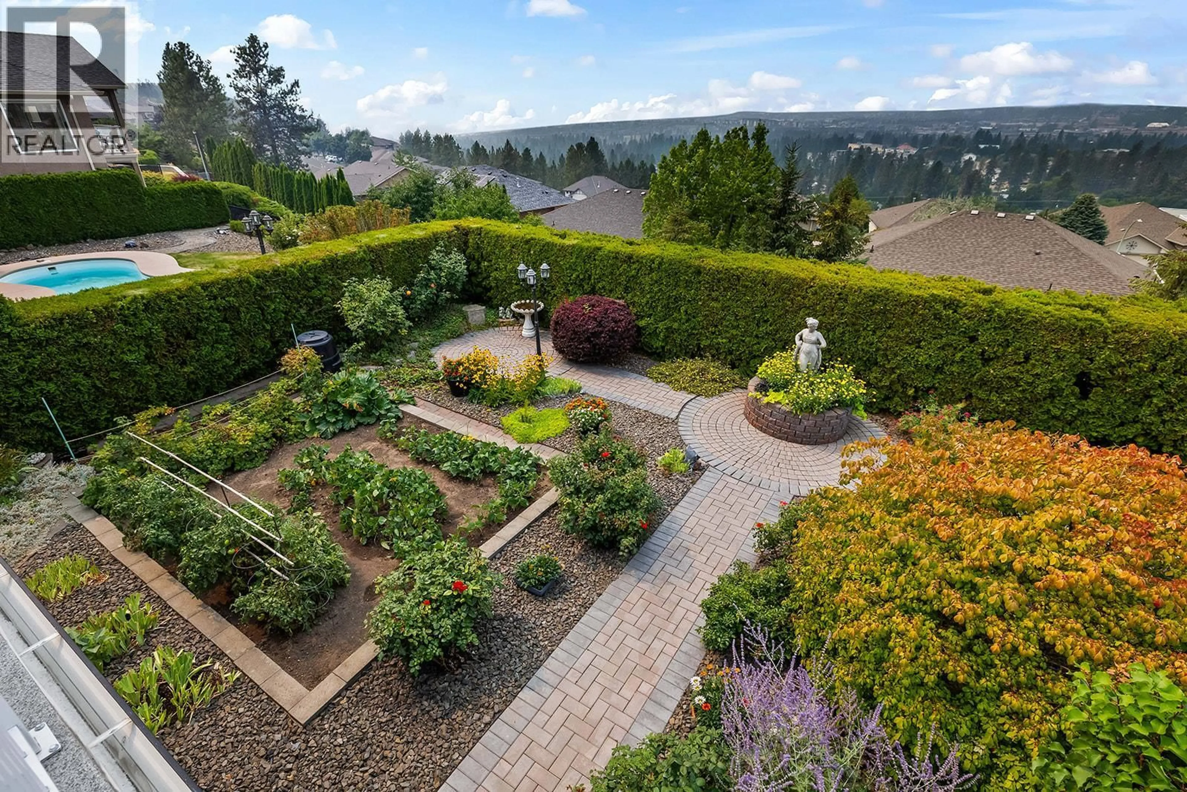 Patio, mountain view for 3388 RIDGE BOULEVARD, West Kelowna British Columbia V4Y2V6