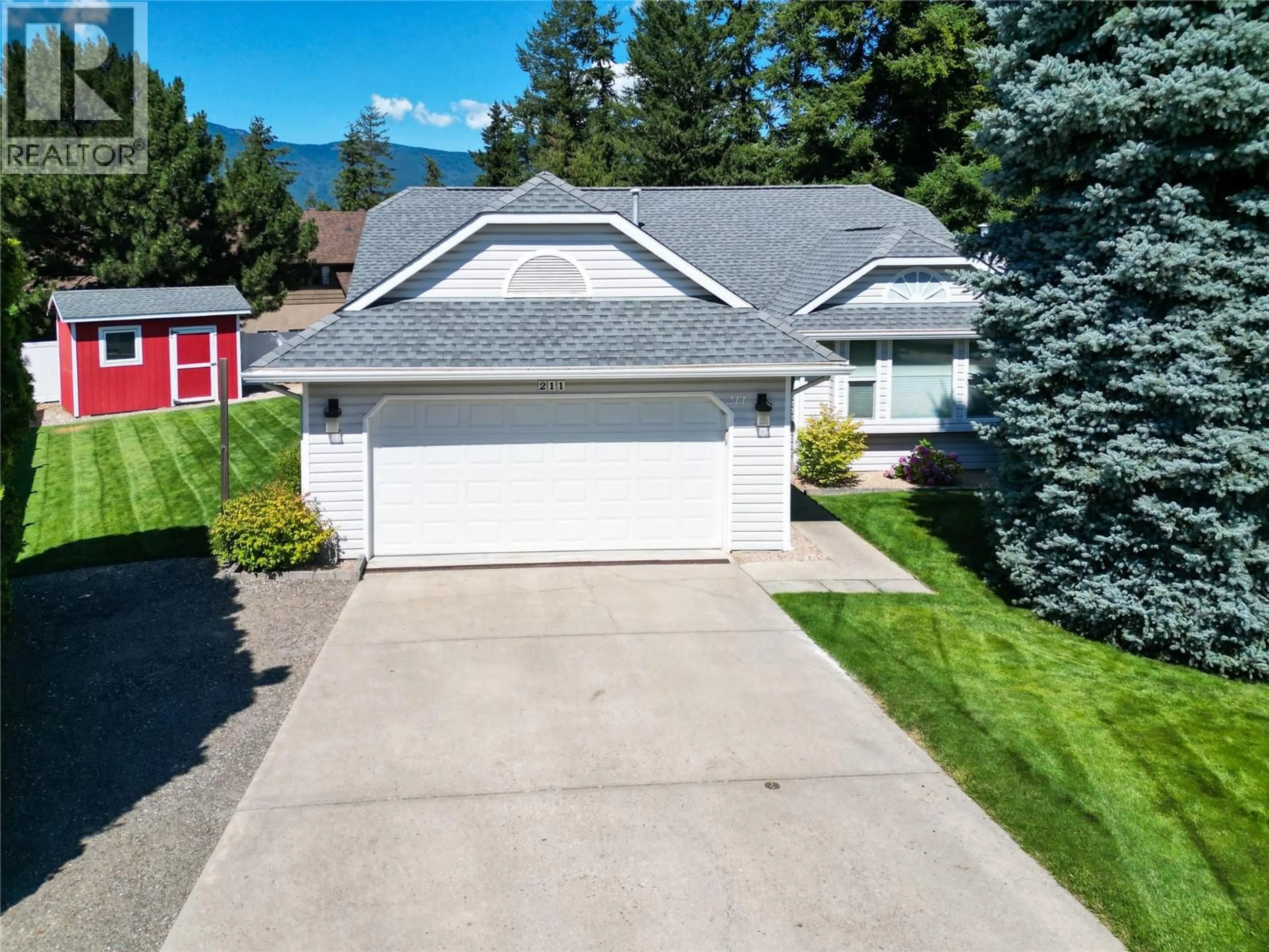 A pic from outside/outdoor area/front of a property/back of a property/a pic from drone, street for 211 15 STREET NORTHEAST, Salmon Arm British Columbia V1E1N5