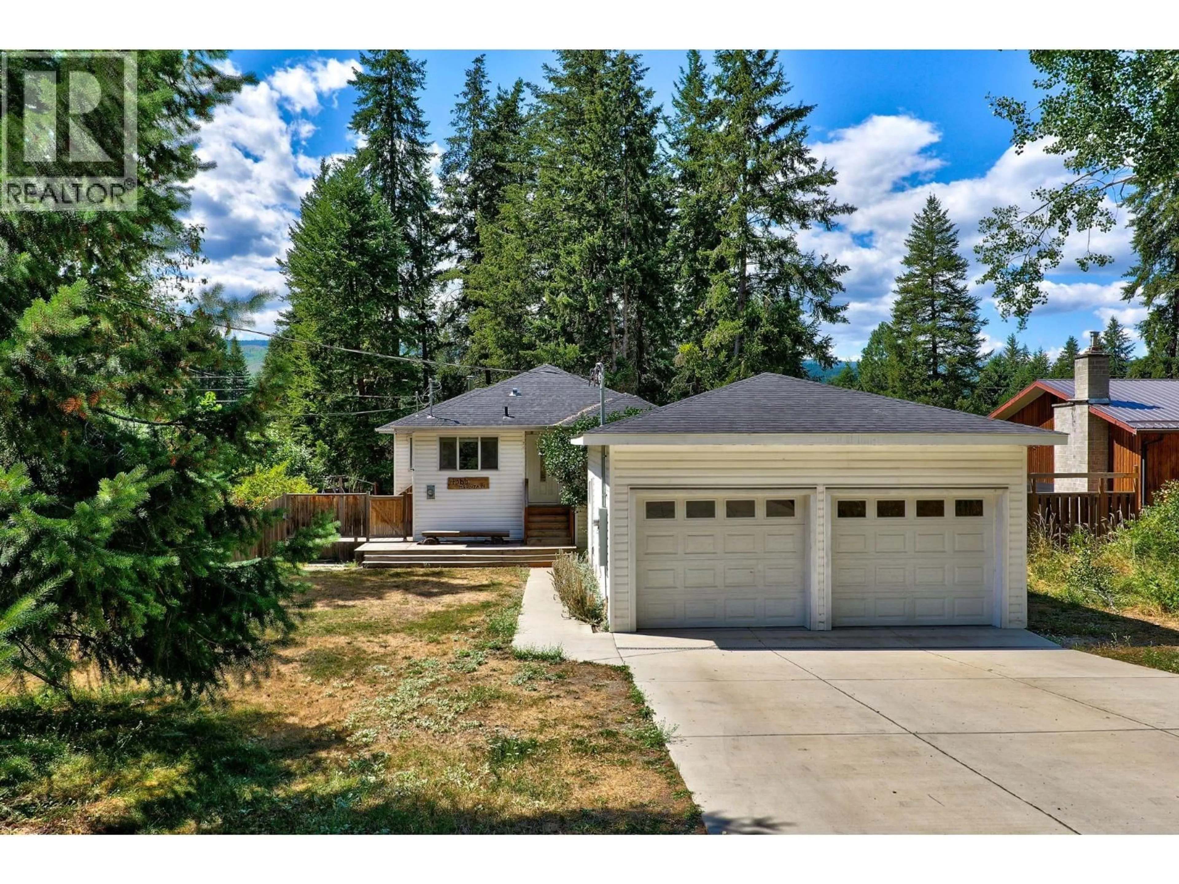 Home with vinyl exterior material, street for 4385 MOUNTAIN ROAD, Barriere British Columbia V0E1E0
