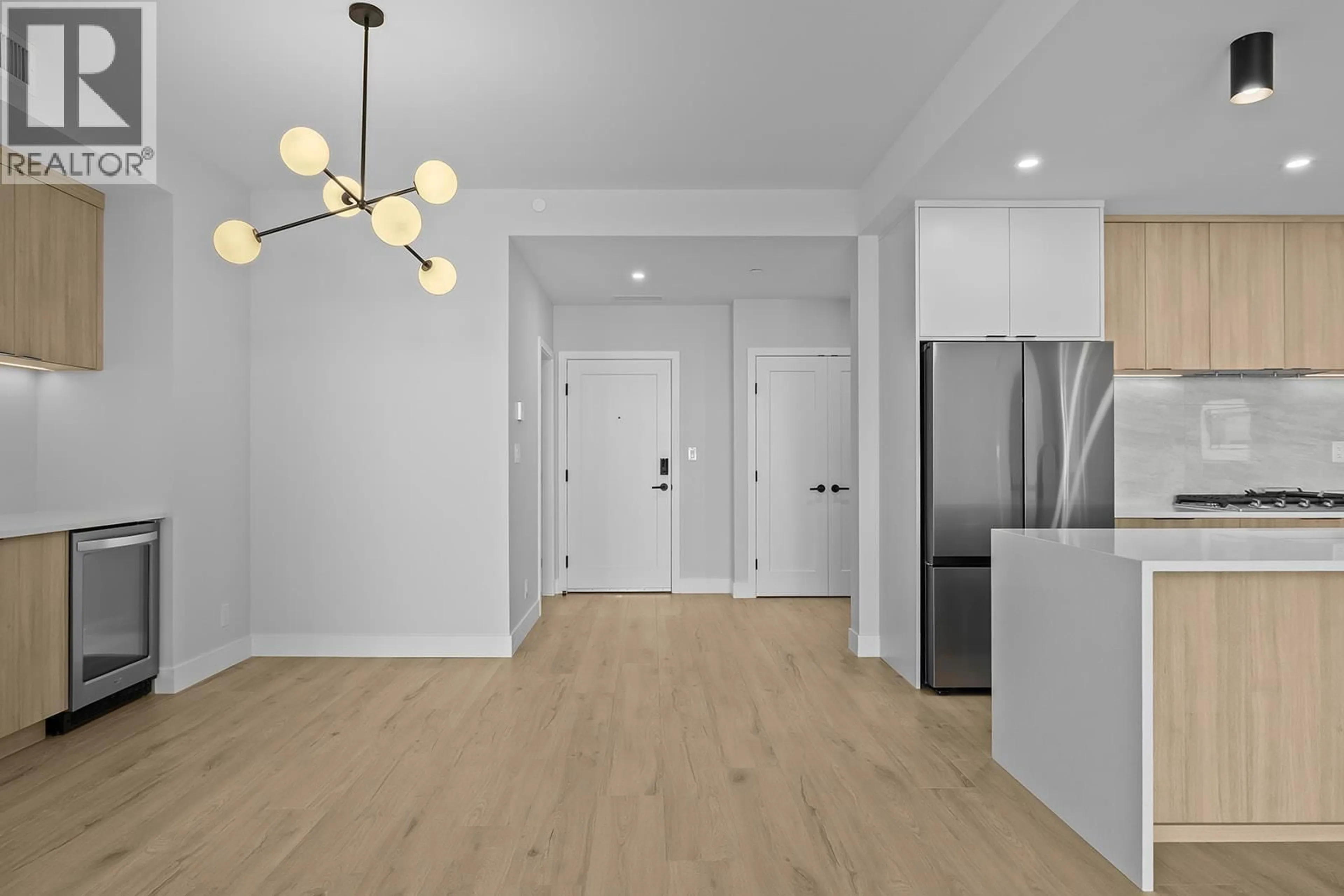 Indoor entryway for 301 - 75 PREDATOR RIDGE DRIVE, Vernon British Columbia V1H1G4