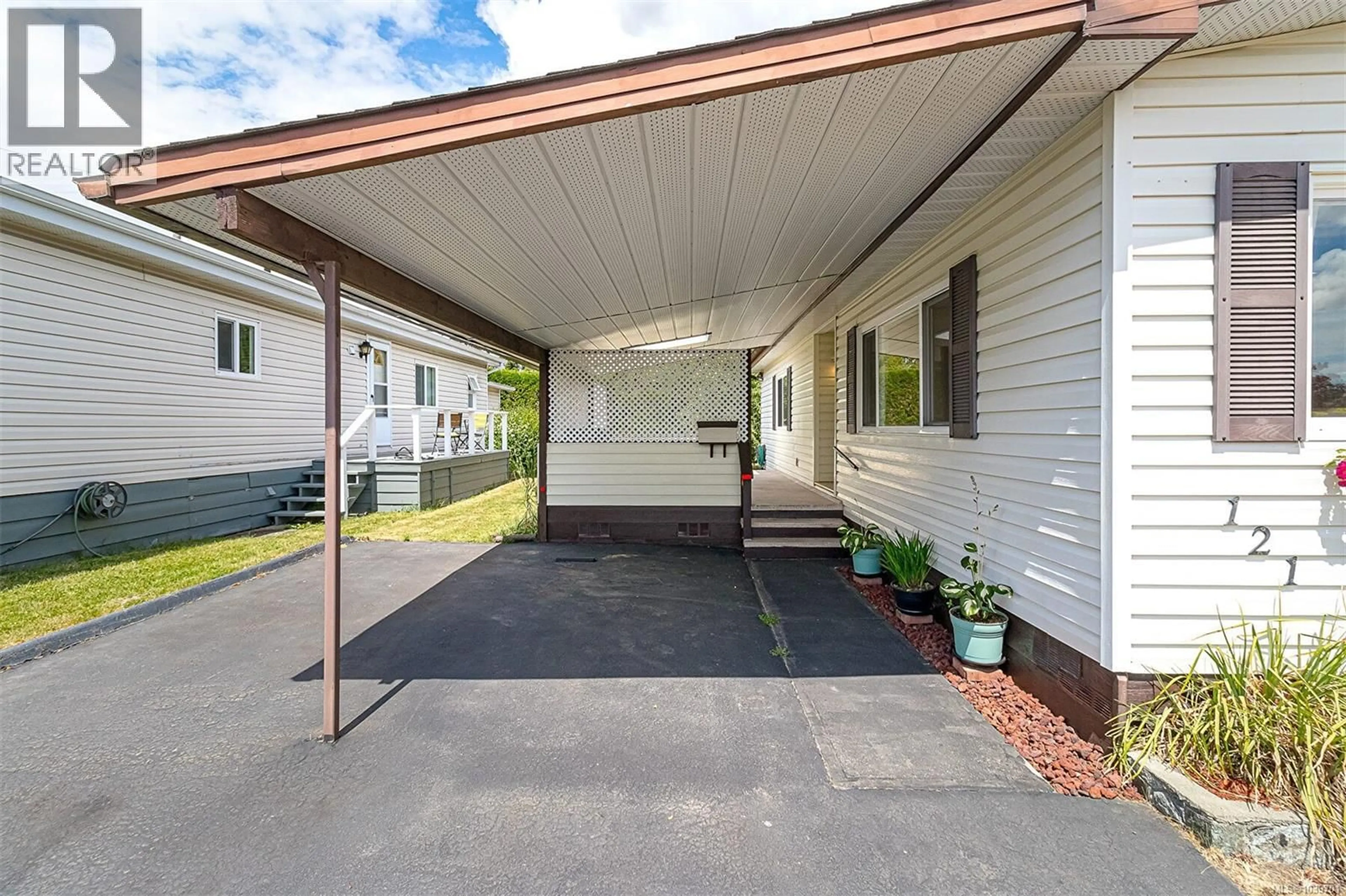 Patio, street for 121 - 7701 CENTRAL SAANICH ROAD, Central Saanich British Columbia V8M1X5