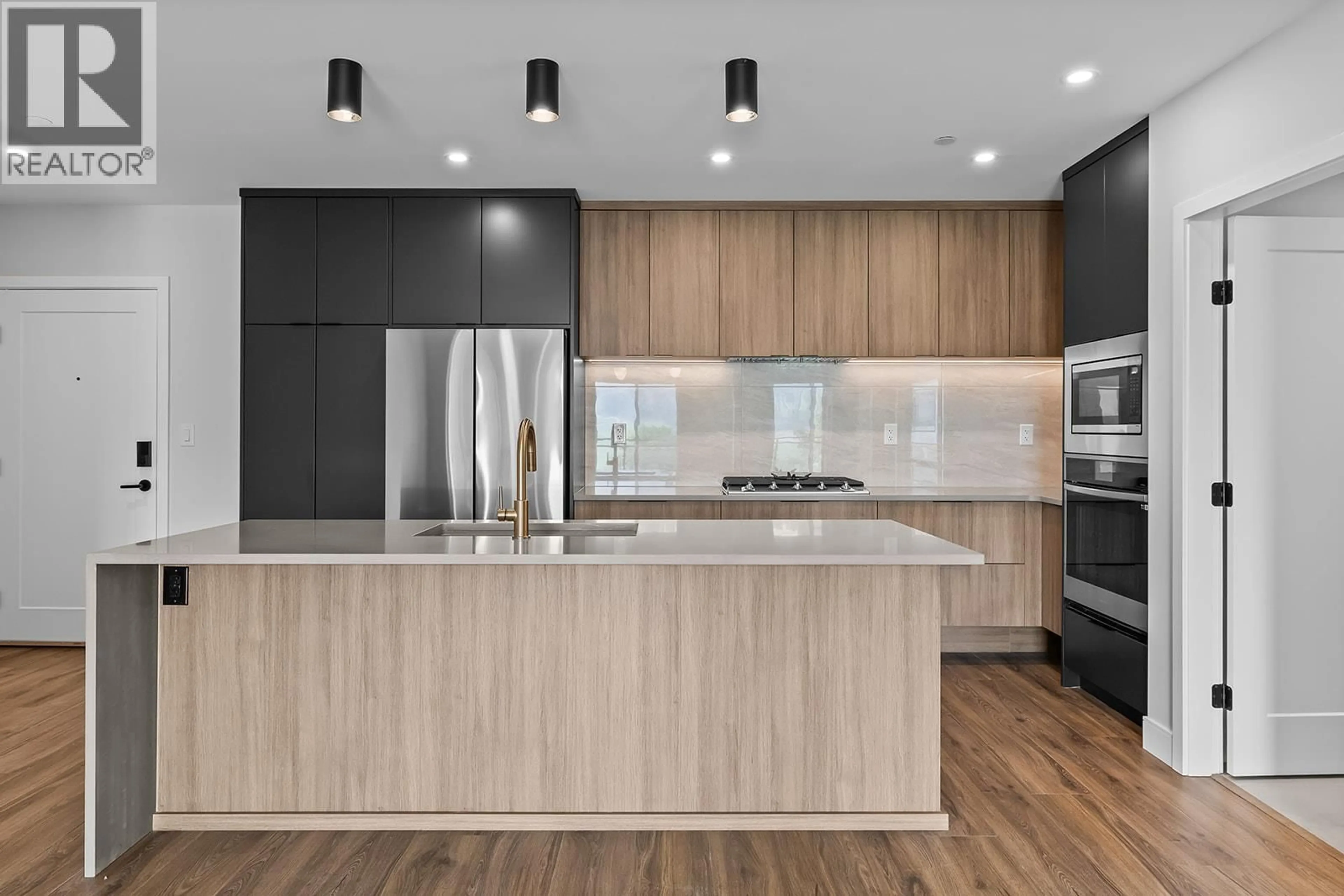 Contemporary kitchen, unknown for 307 - 75 PREDATOR RIDGE DRIVE, Vernon British Columbia V1H1G4
