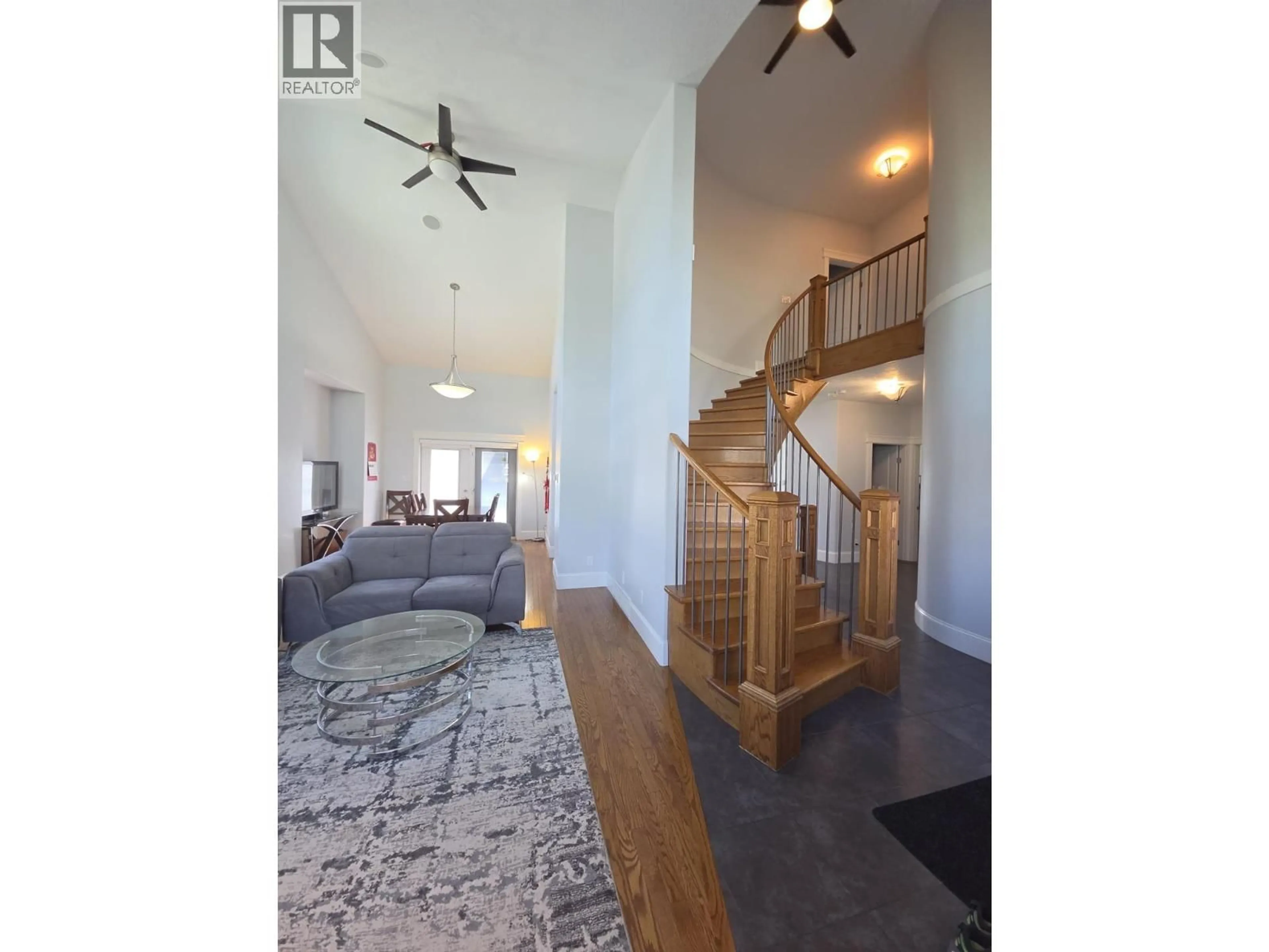 Indoor foyer for 901 89 AVENUE, Dawson Creek British Columbia V1G0A8