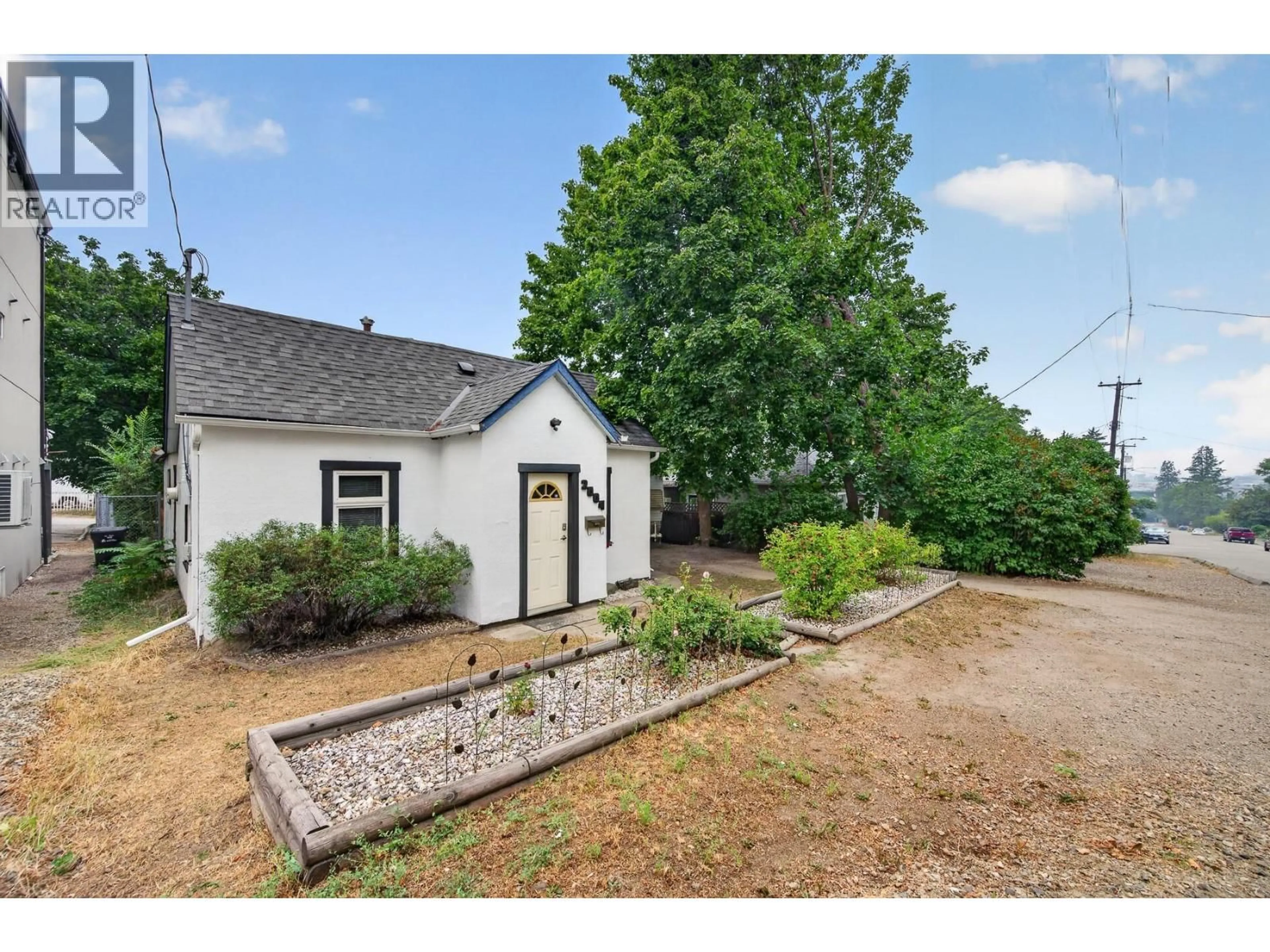 A pic from outside/outdoor area/front of a property/back of a property/a pic from drone, street for 2004 33 STREET, Vernon British Columbia V1T5R6