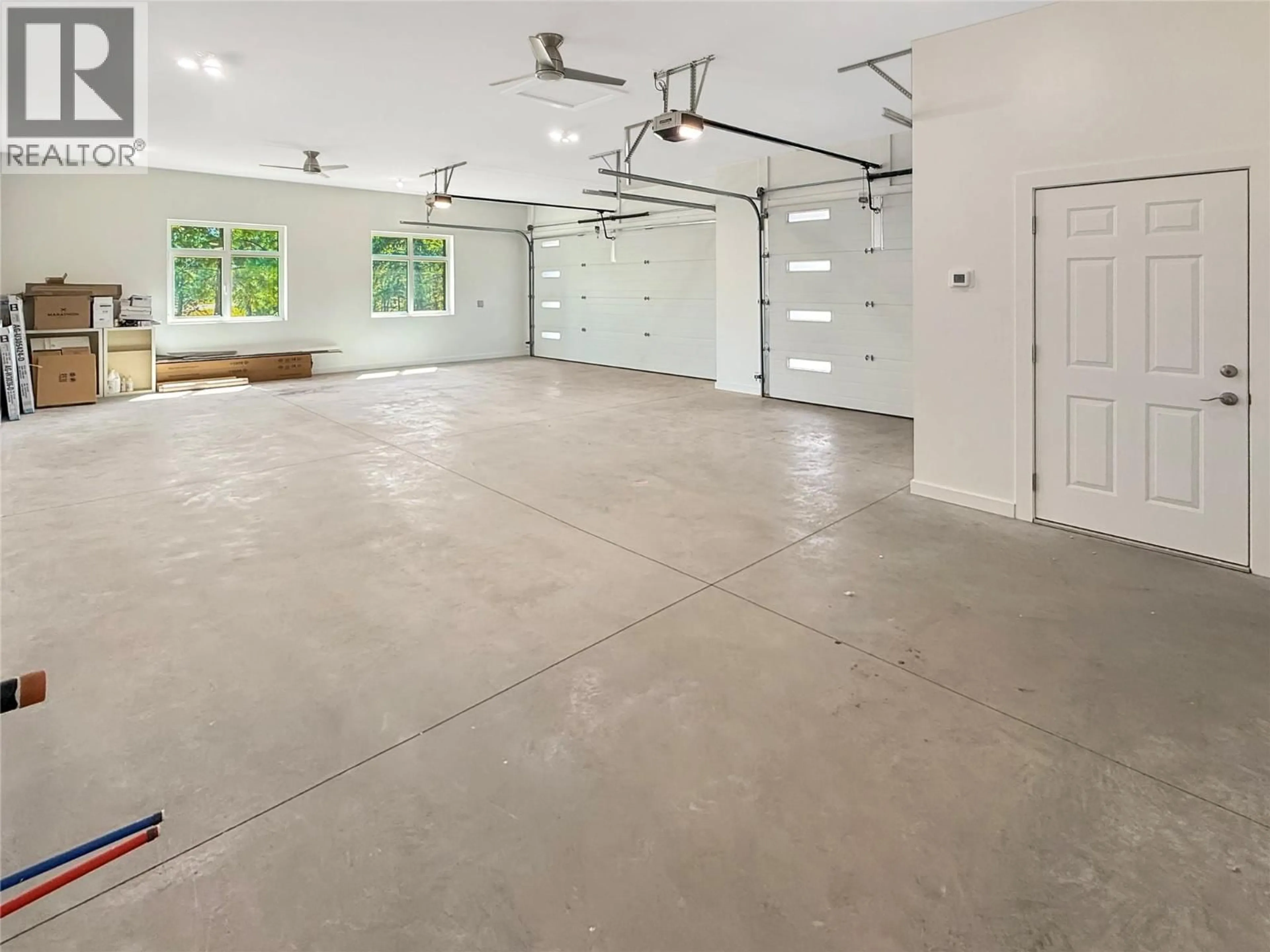 Indoor garage for 113 CORRAL BOULEVARD, Cranbrook British Columbia V1C0C2