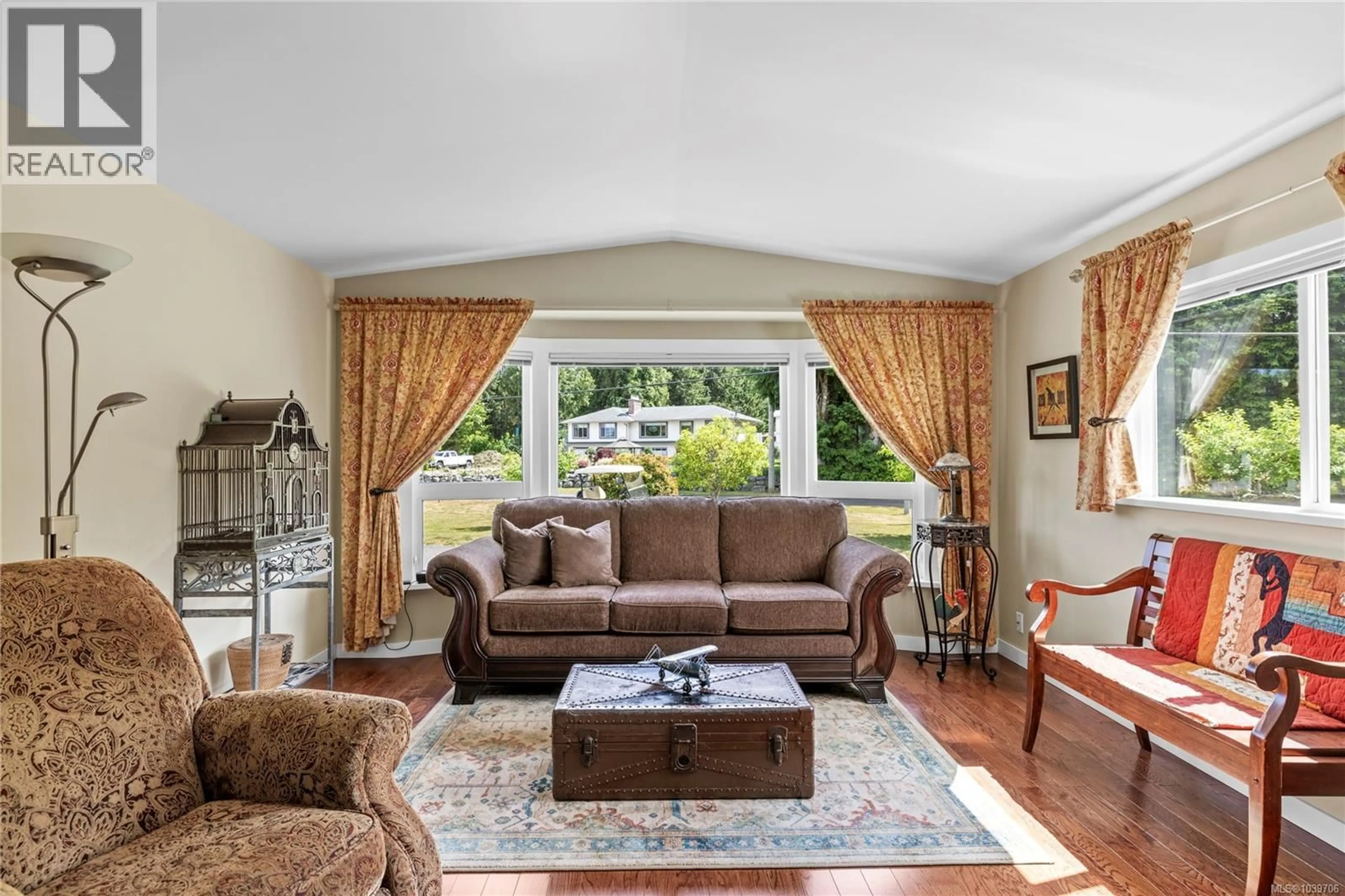 Living room with furniture, unknown for 2 - 1572 SEABIRD ROAD, Cassidy British Columbia V9G1L3