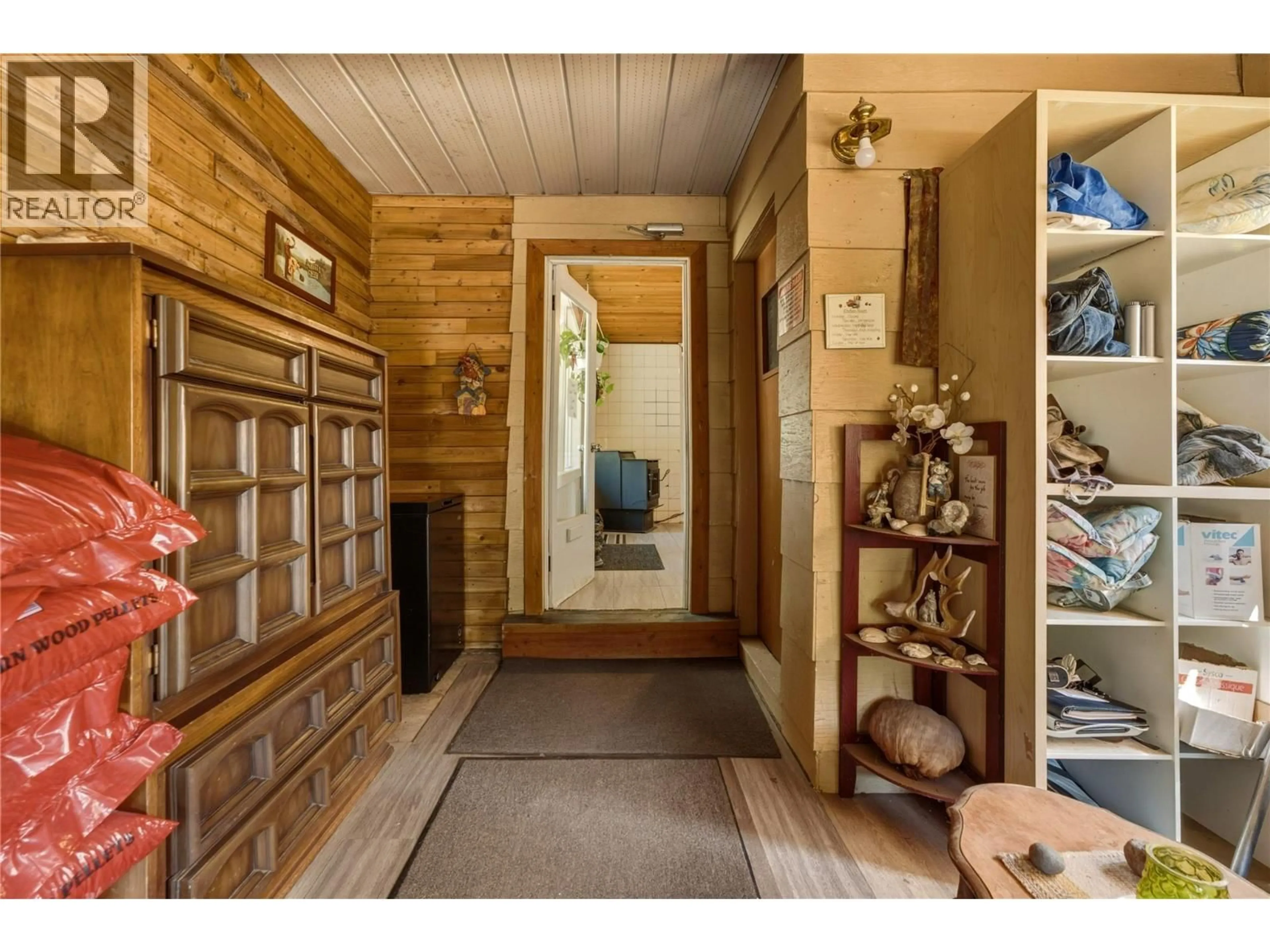 Indoor entryway for 244 MABEL LAKE ROAD, Lumby British Columbia V0E2G5