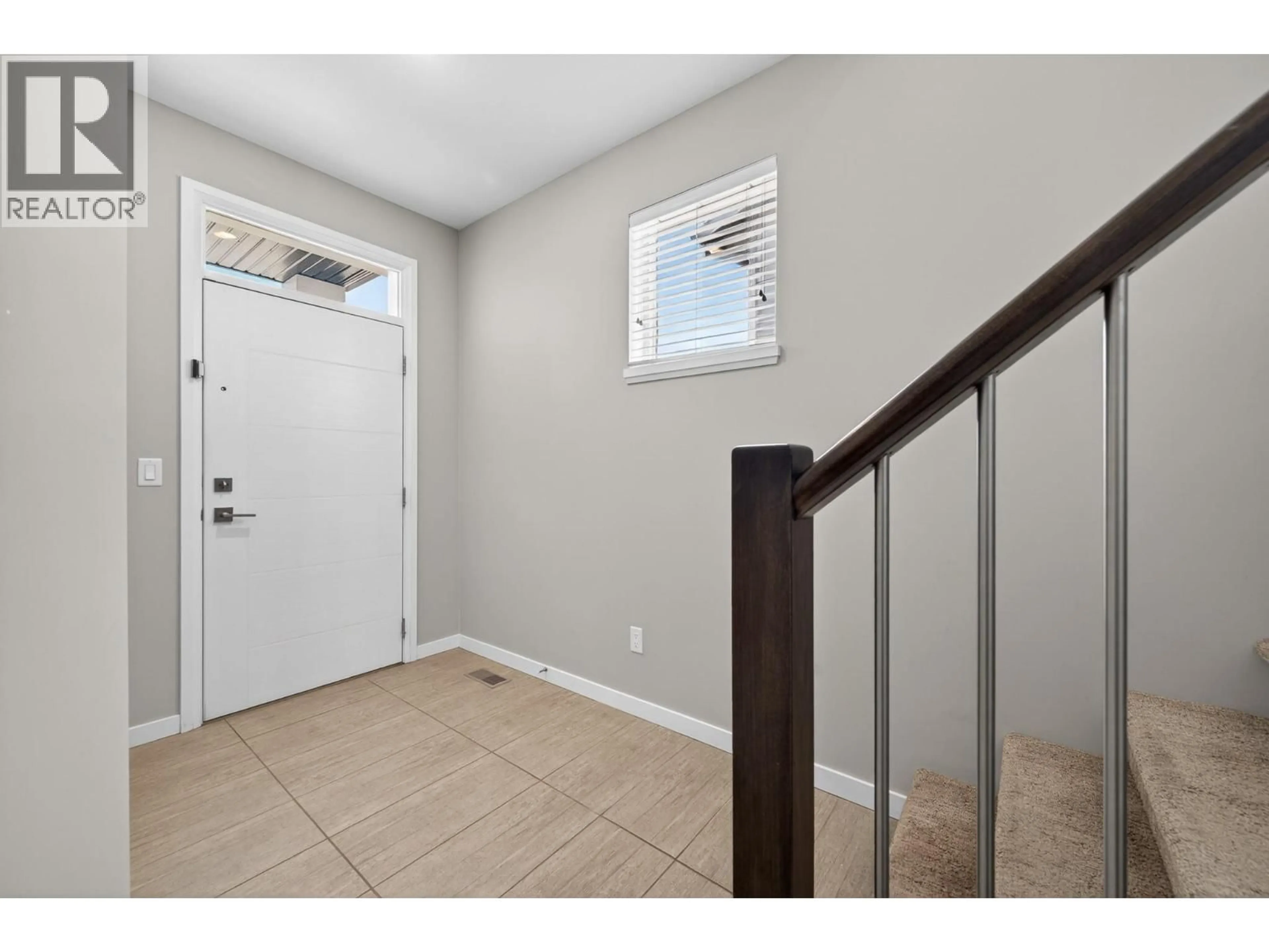 Indoor entryway for 135 - 1993 QU'APPELLE BOULEVARD, Kamloops British Columbia V2E0C2