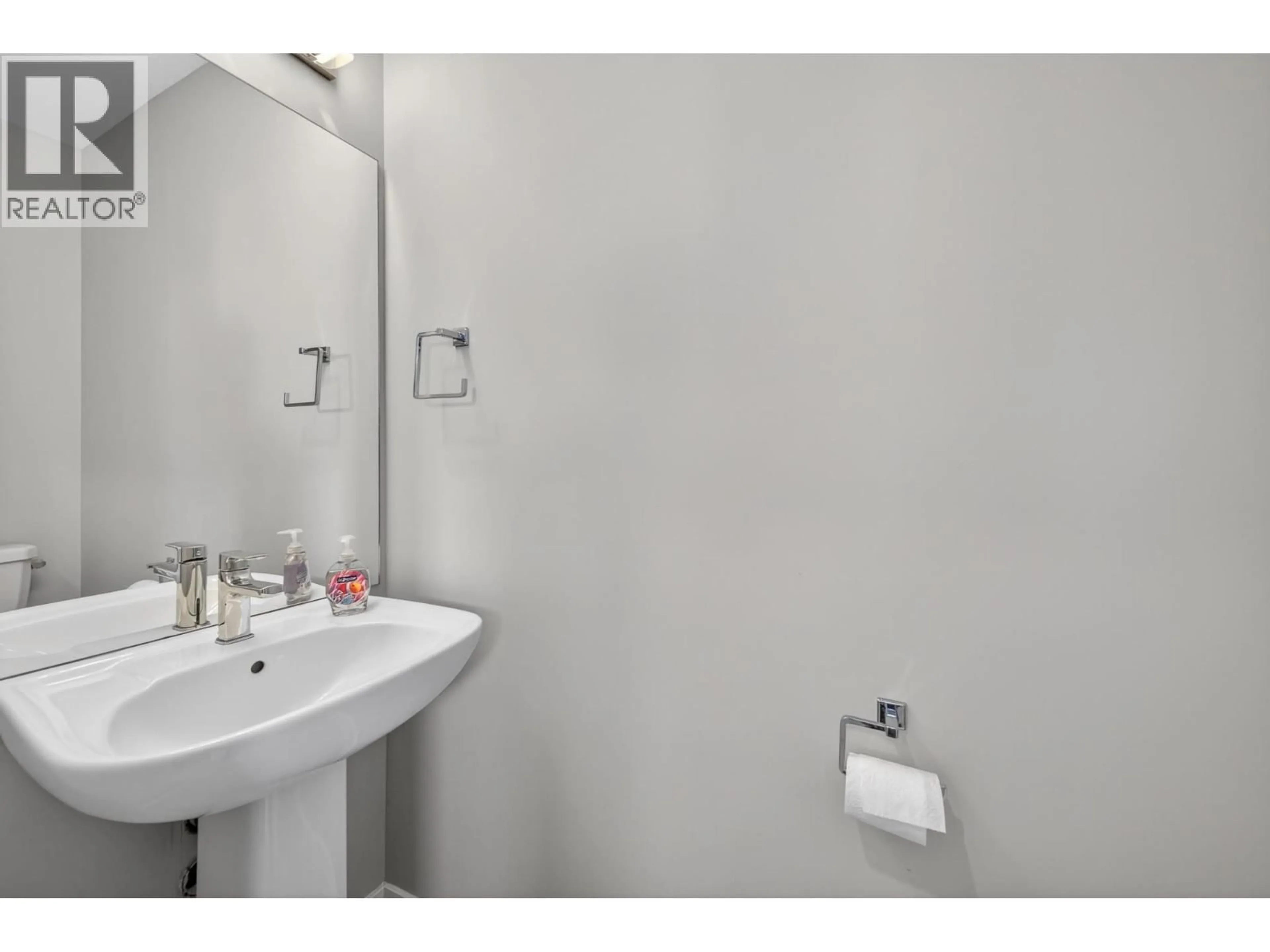 Standard bathroom, unknown for 135 - 1993 QU'APPELLE BOULEVARD, Kamloops British Columbia V2E0C2
