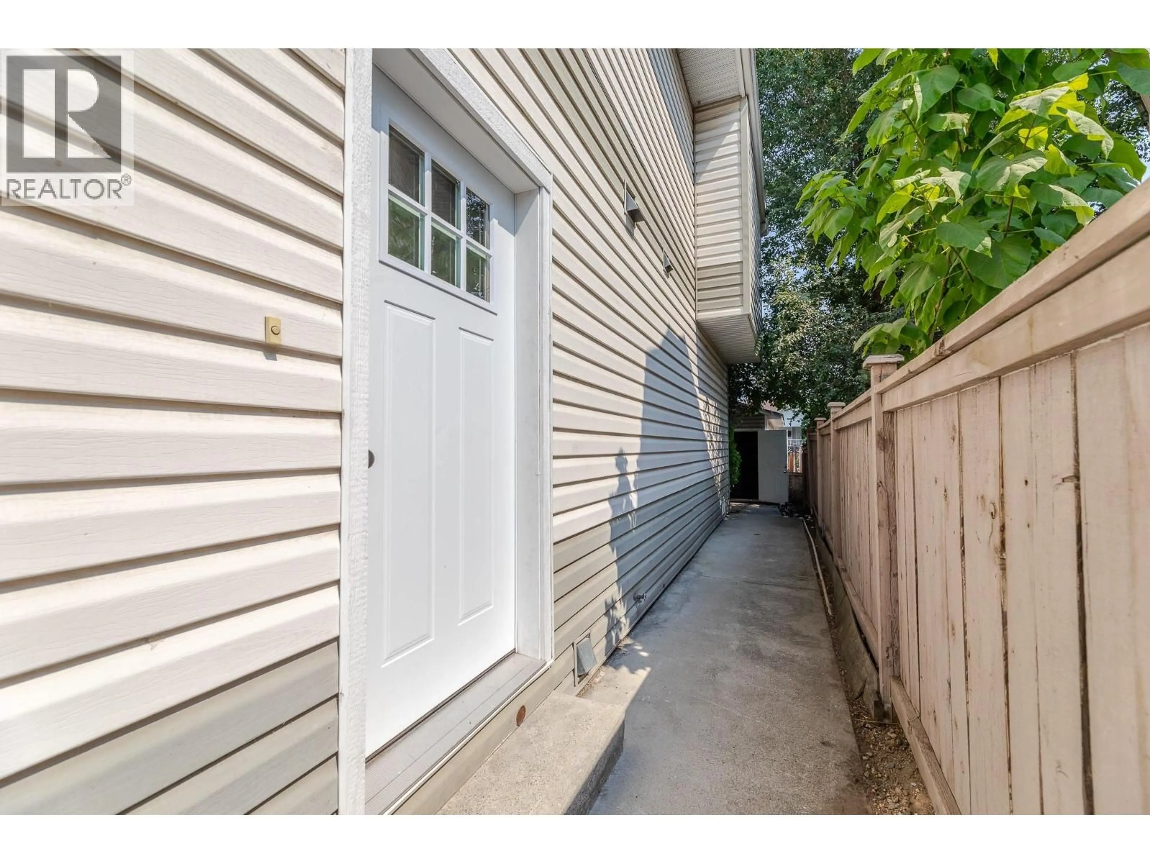 Patio, street for 102 - 688 LATIMER STREET, Penticton British Columbia V2A5R6