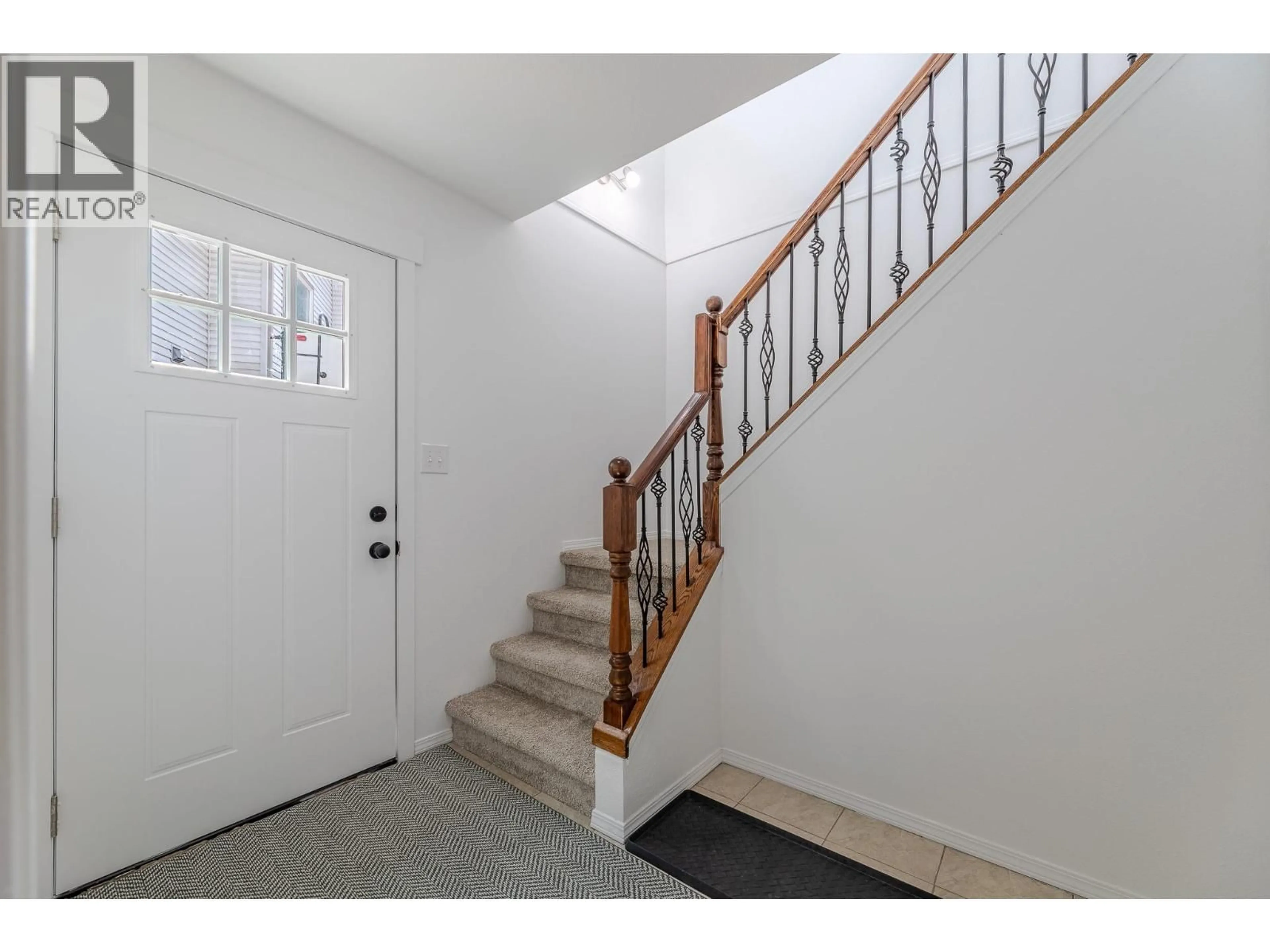 Indoor entryway for 102 - 688 LATIMER STREET, Penticton British Columbia V2A5R6