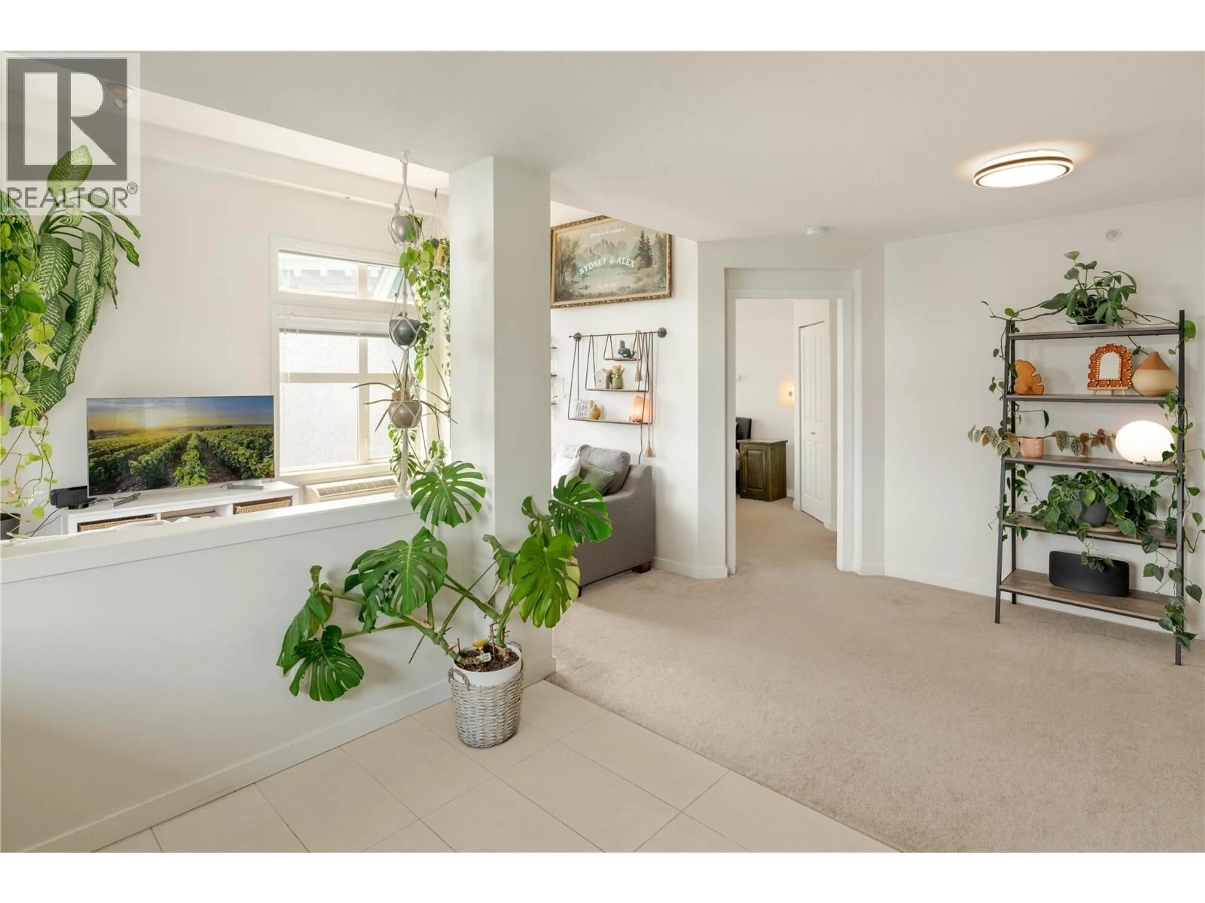 Indoor entryway for 405 - 551 YATES ROAD, Kelowna British Columbia V1V2V1