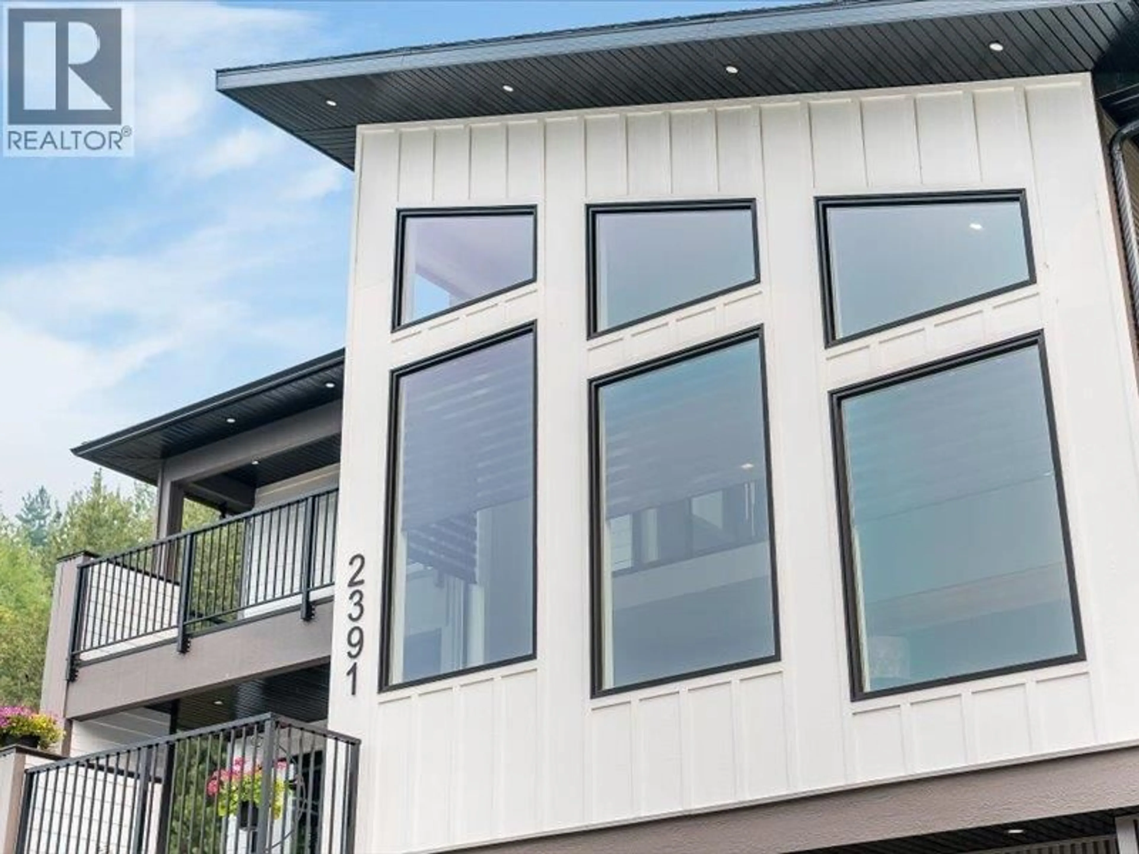 Home with vinyl exterior material, building for 2391 MCBRIDE STREET, Trail British Columbia V1R3A6