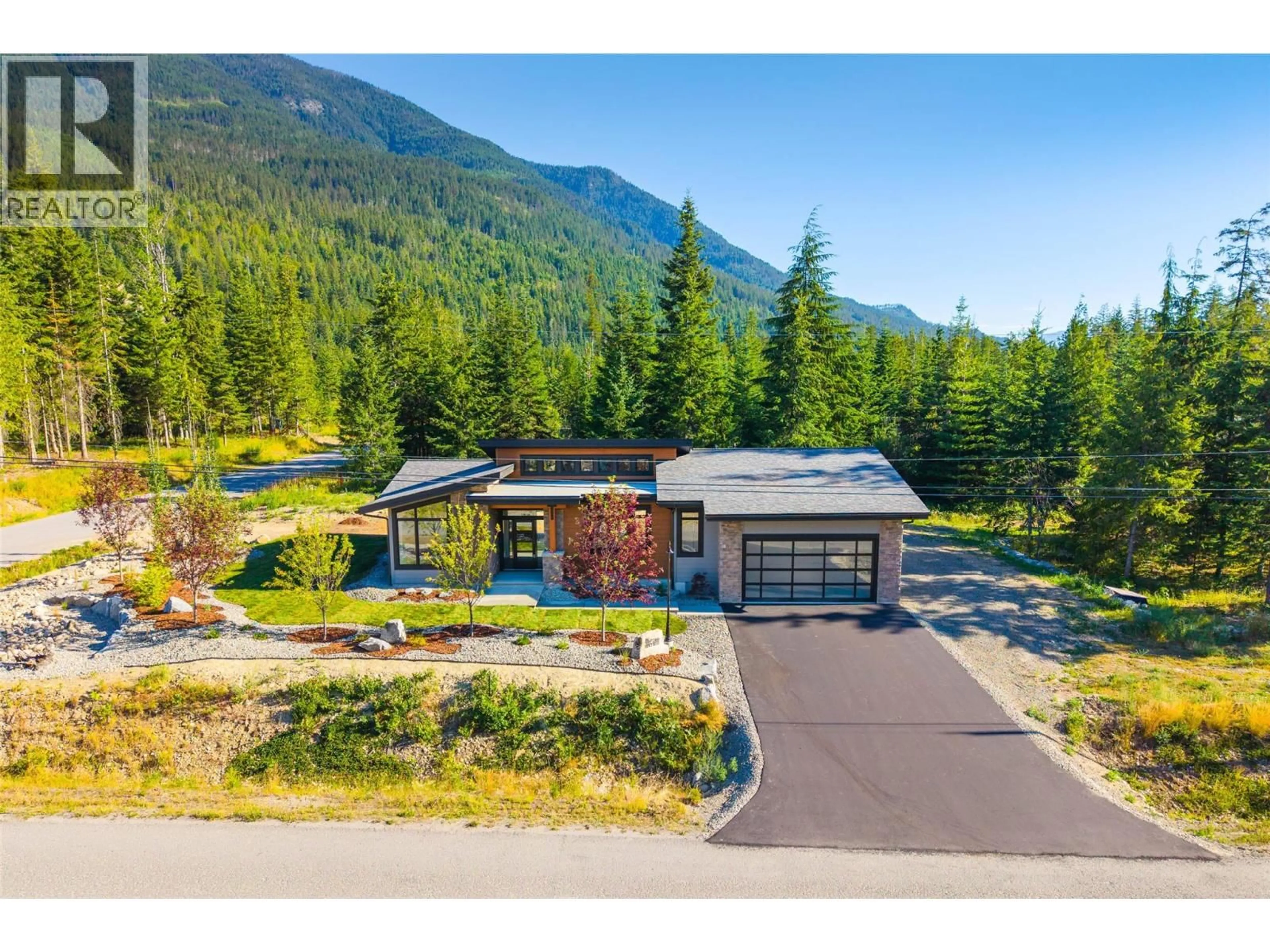 A pic from outside/outdoor area/front of a property/back of a property/a pic from drone, mountain view for 7769 HOLT ROAD, Balfour British Columbia V0G1C0