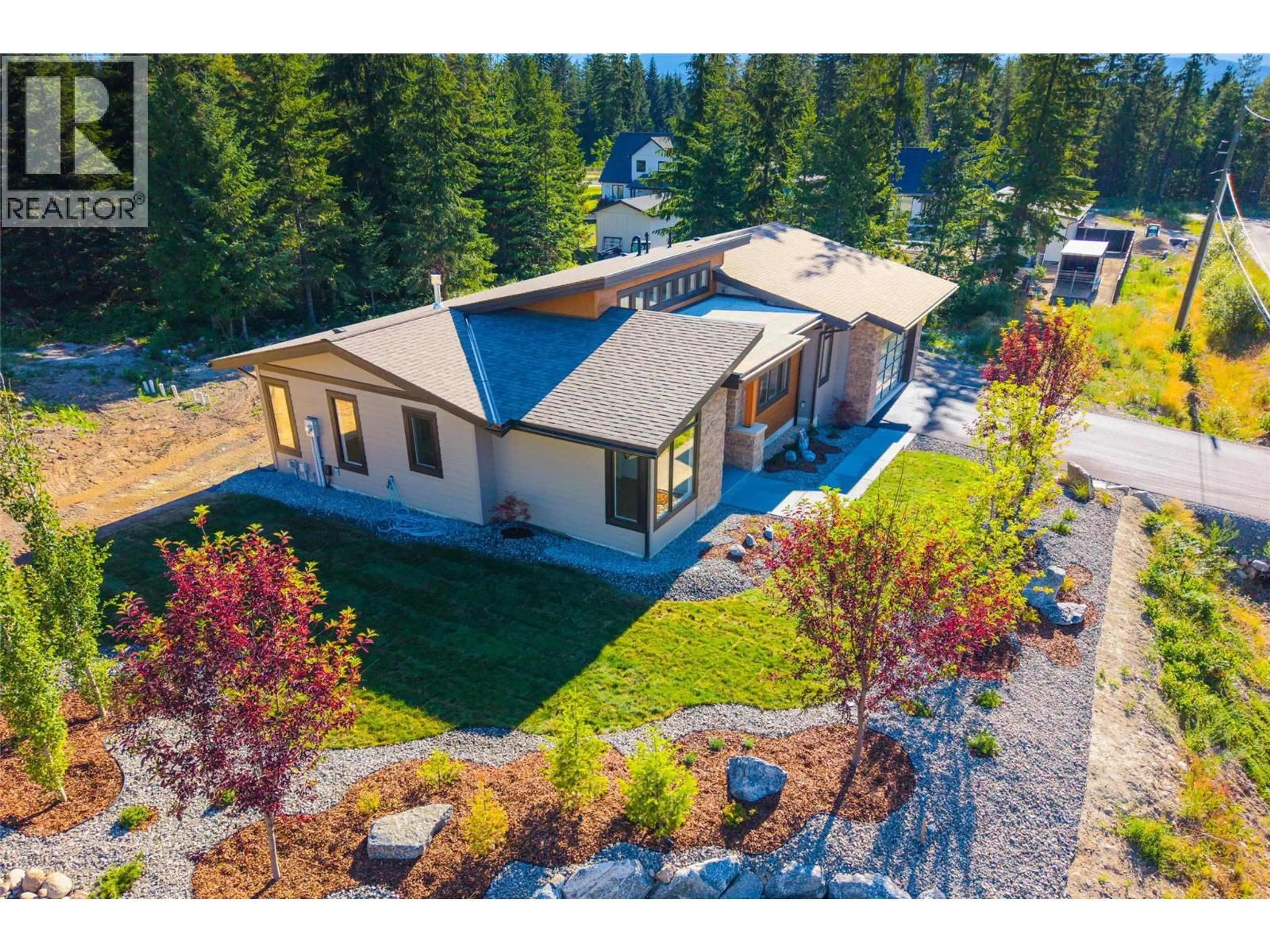 A pic from outside/outdoor area/front of a property/back of a property/a pic from drone, mountain view for 7769 HOLT ROAD, Balfour British Columbia V0G1C0