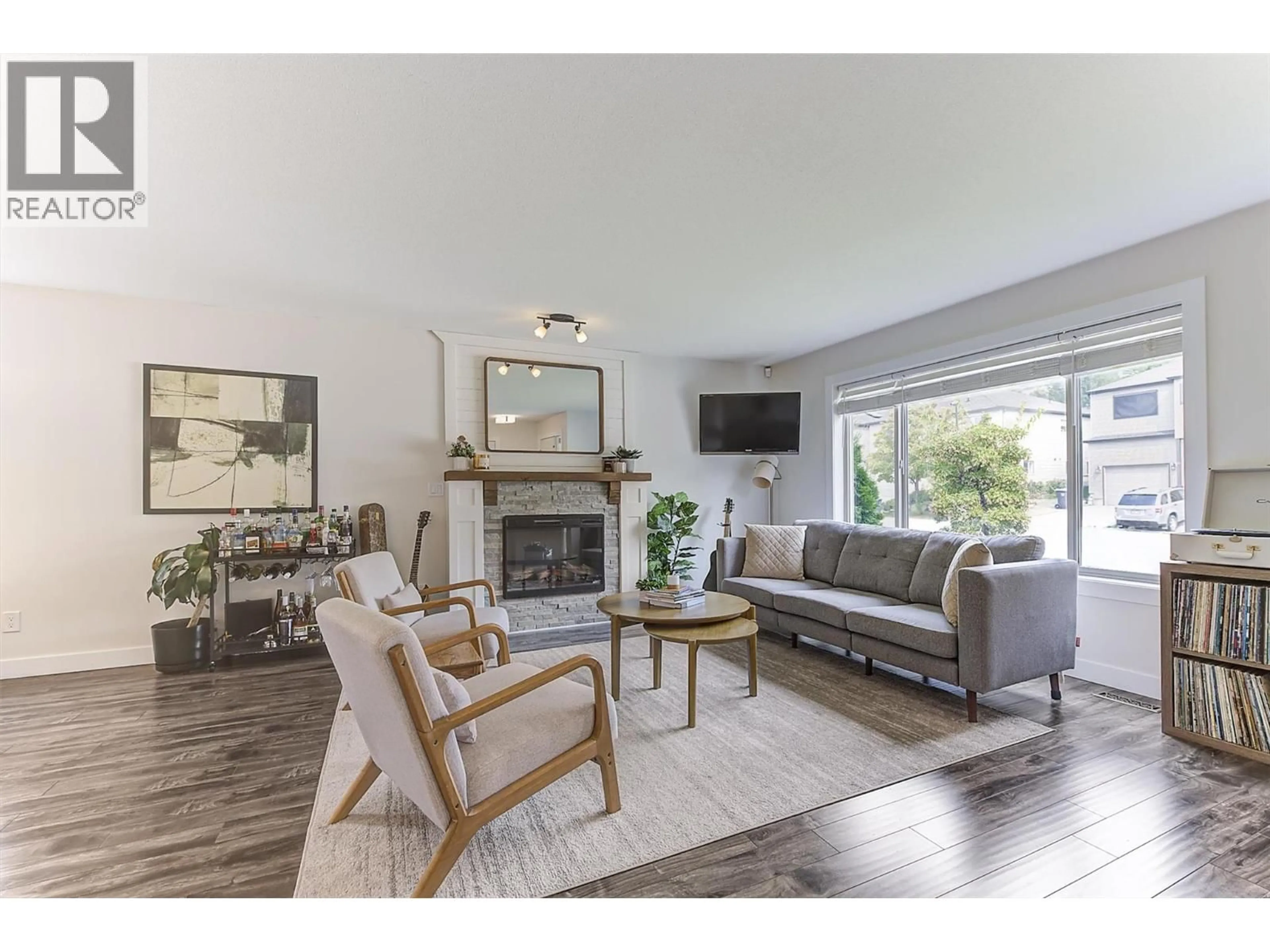 Living room with furniture, wood/laminate floor for 12 - 11392 LODGE ROAD, Lake Country British Columbia V4V1X2