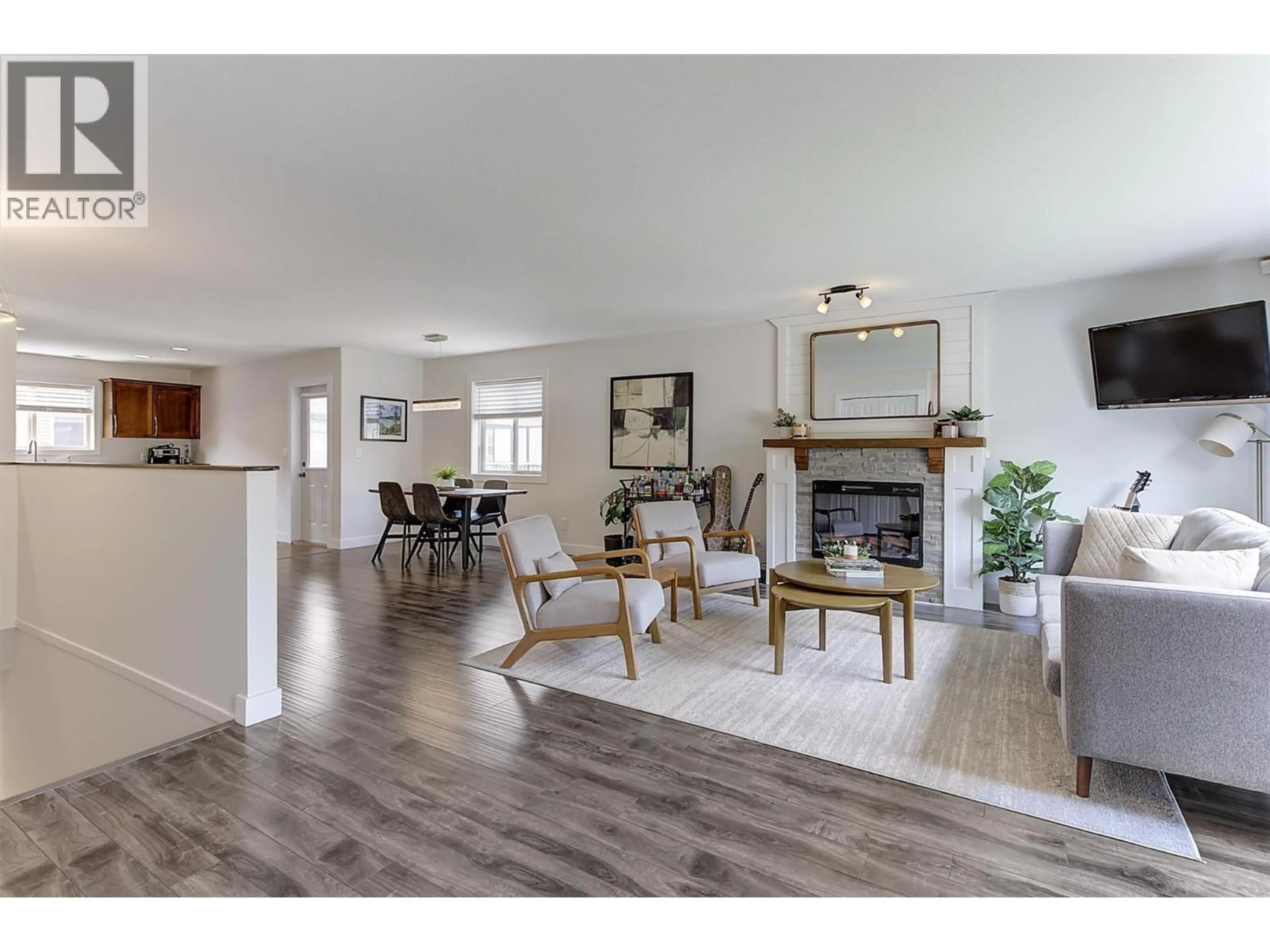 Living room with furniture, wood/laminate floor for 12 - 11392 LODGE ROAD, Lake Country British Columbia V4V1X2