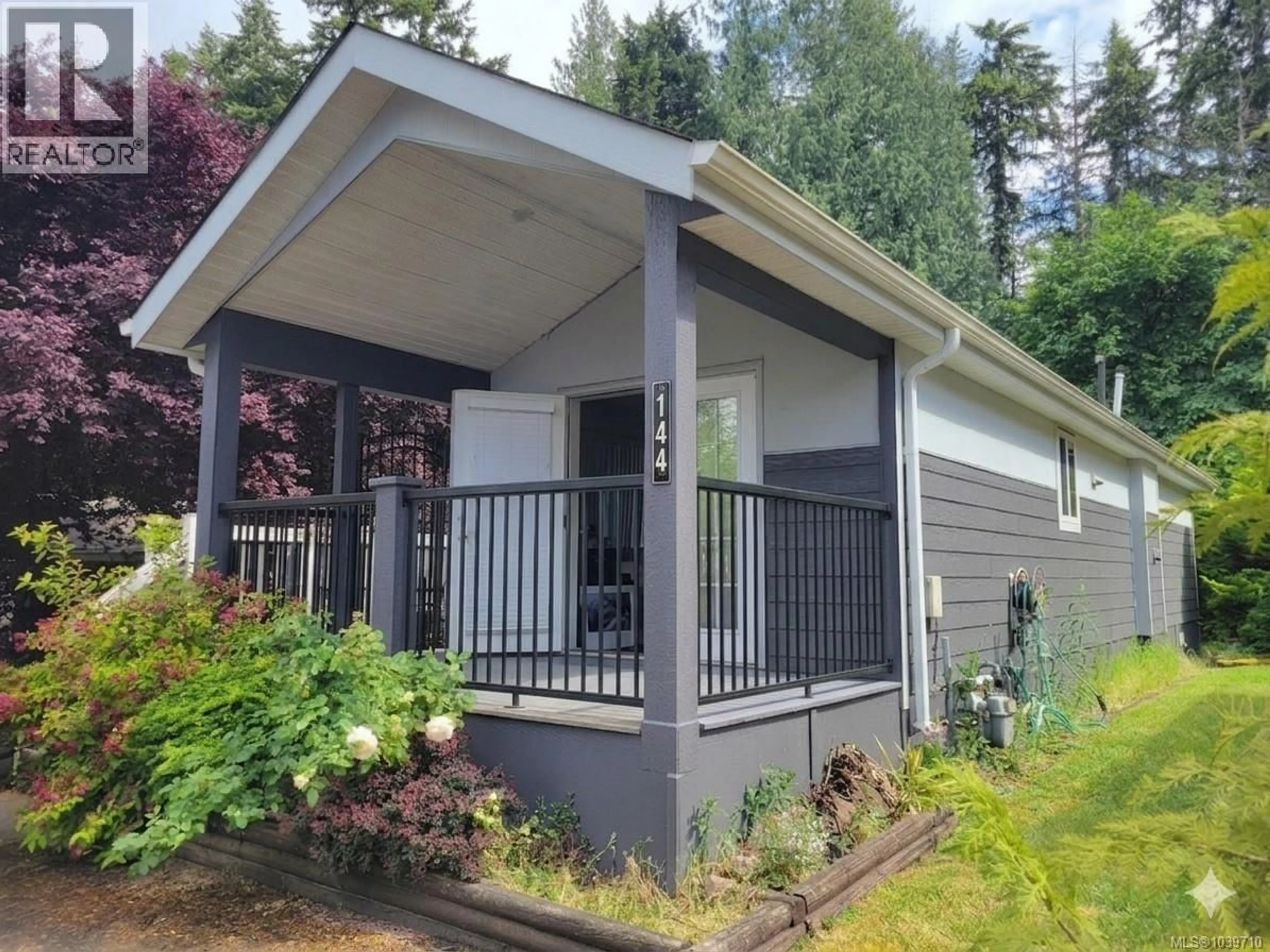 Home with vinyl exterior material, street for 144 - 3042 RIVER ROAD, Chemainus British Columbia V0R1K3