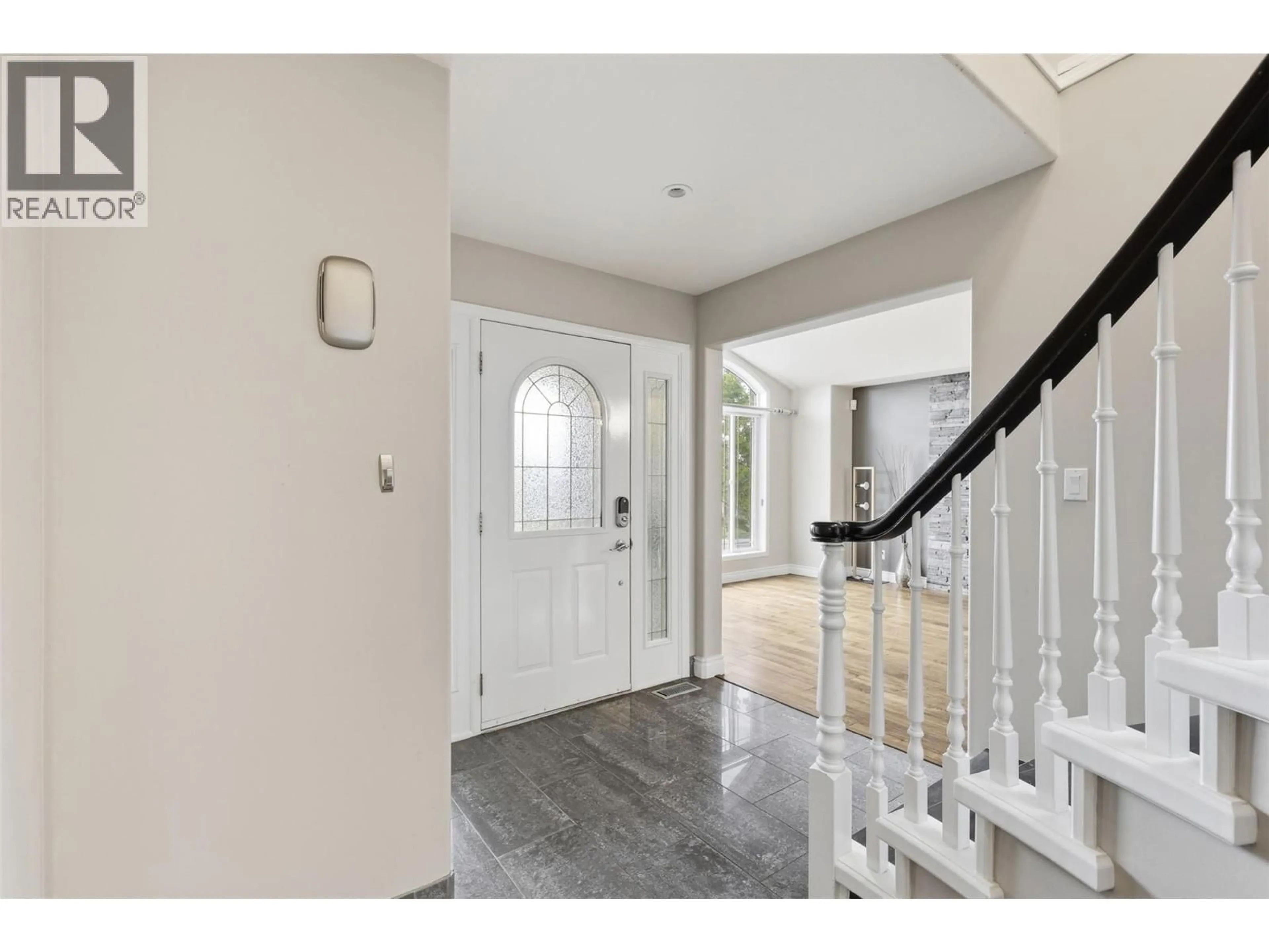 Indoor entryway for 2076 MUIRFIELD ROAD, Kamloops British Columbia V1S1S6