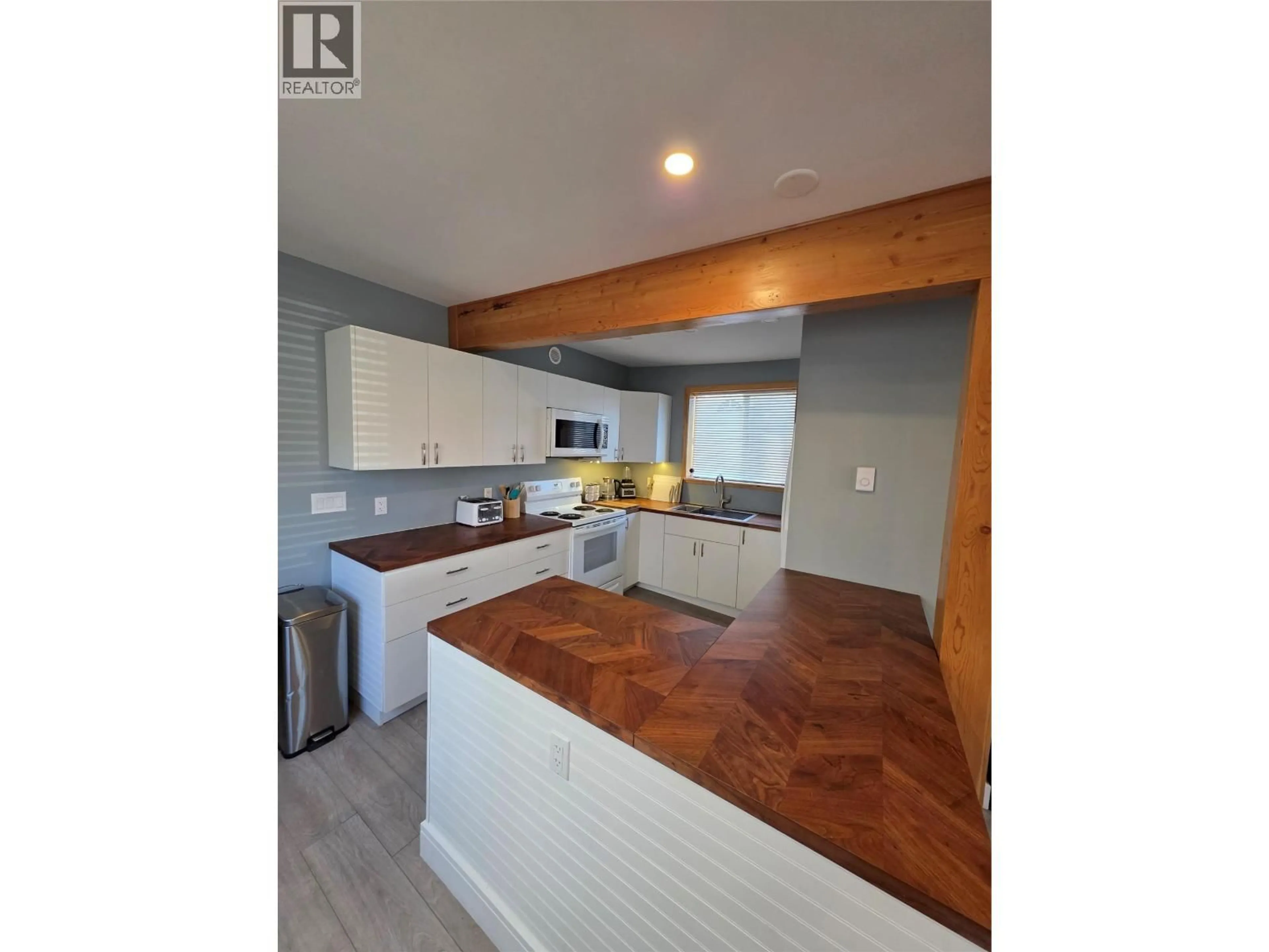 Open concept kitchen, unknown for 2342 WASHINGTON STREET, Rossland British Columbia V0G1Y0