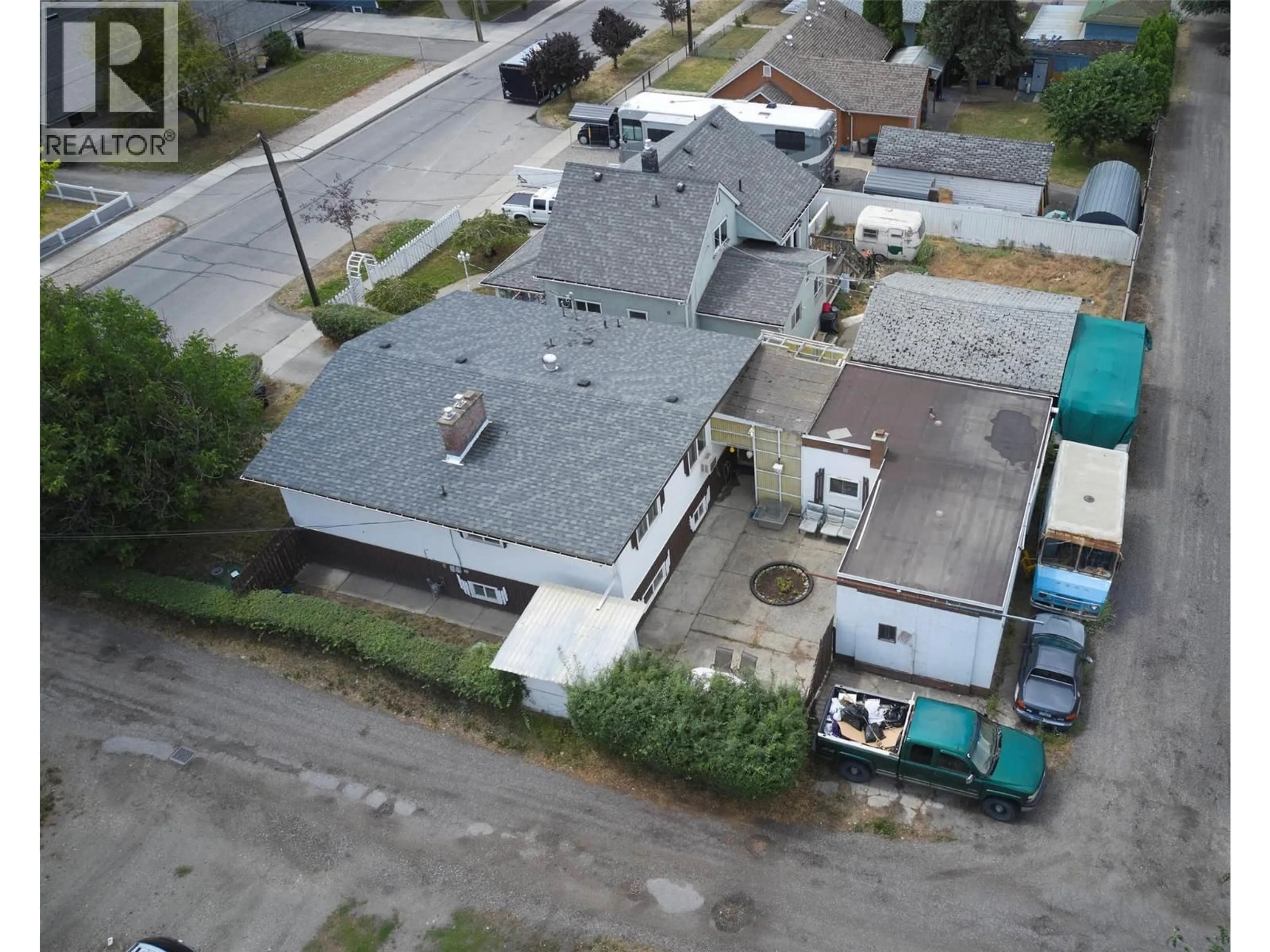 A pic from outside/outdoor area/front of a property/back of a property/a pic from drone, building for 3903 27 AVENUE, Vernon British Columbia V1T1S8