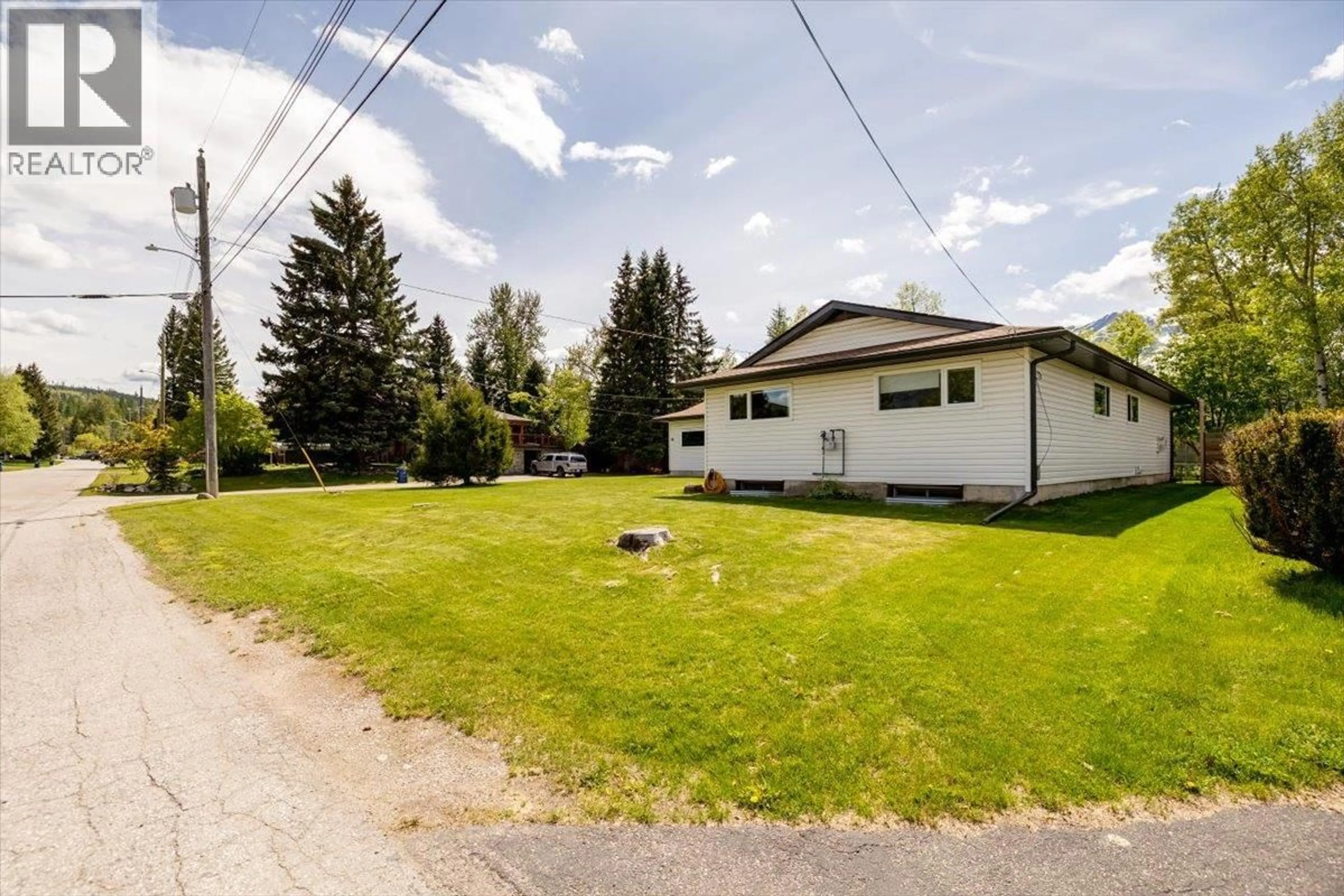 A pic from outside/outdoor area/front of a property/back of a property/a pic from drone, street for 39 ELKVIEW DRIVE, Fernie British Columbia V0B1M3