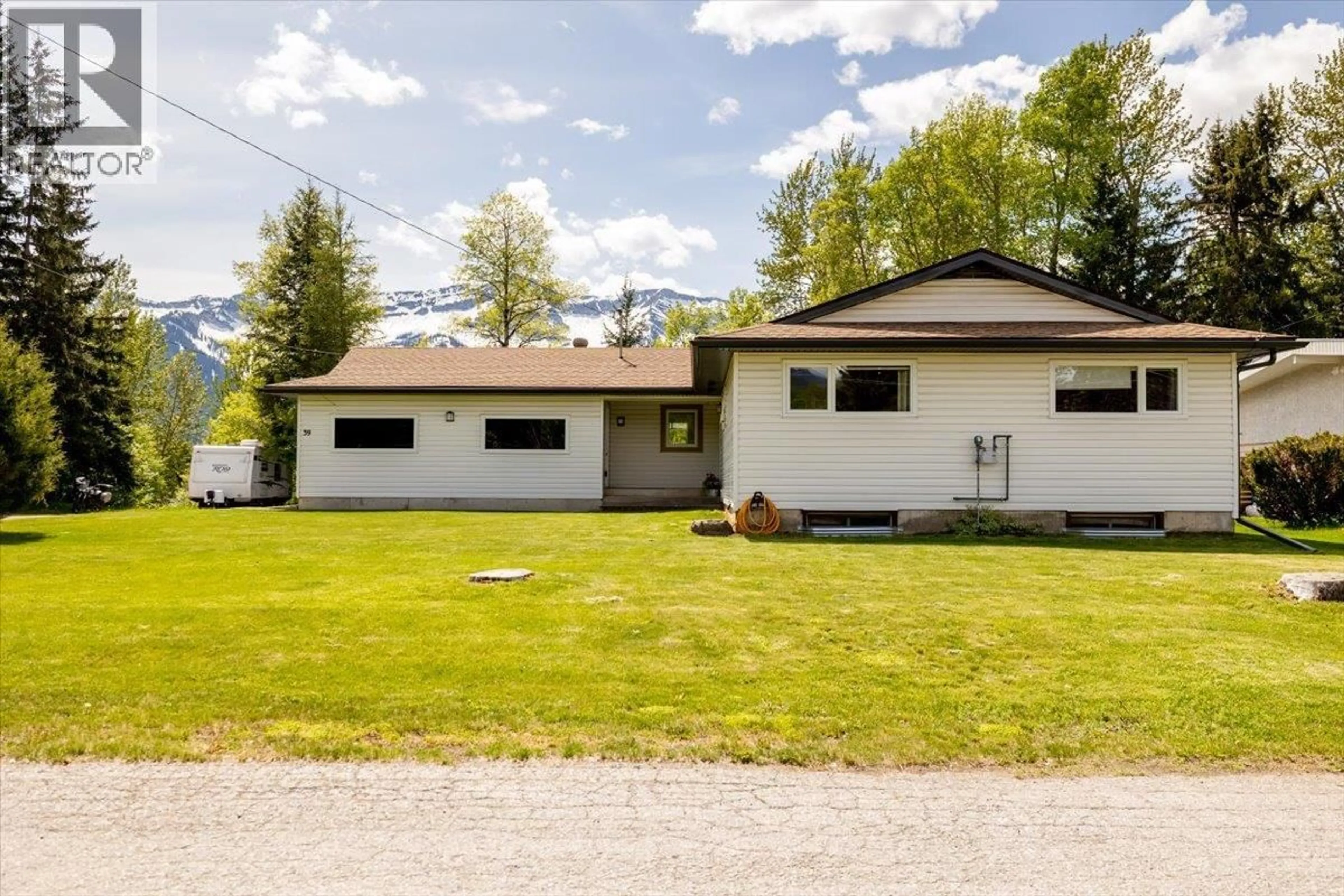 Home with vinyl exterior material, street for 39 ELKVIEW DRIVE, Fernie British Columbia V0B1M3