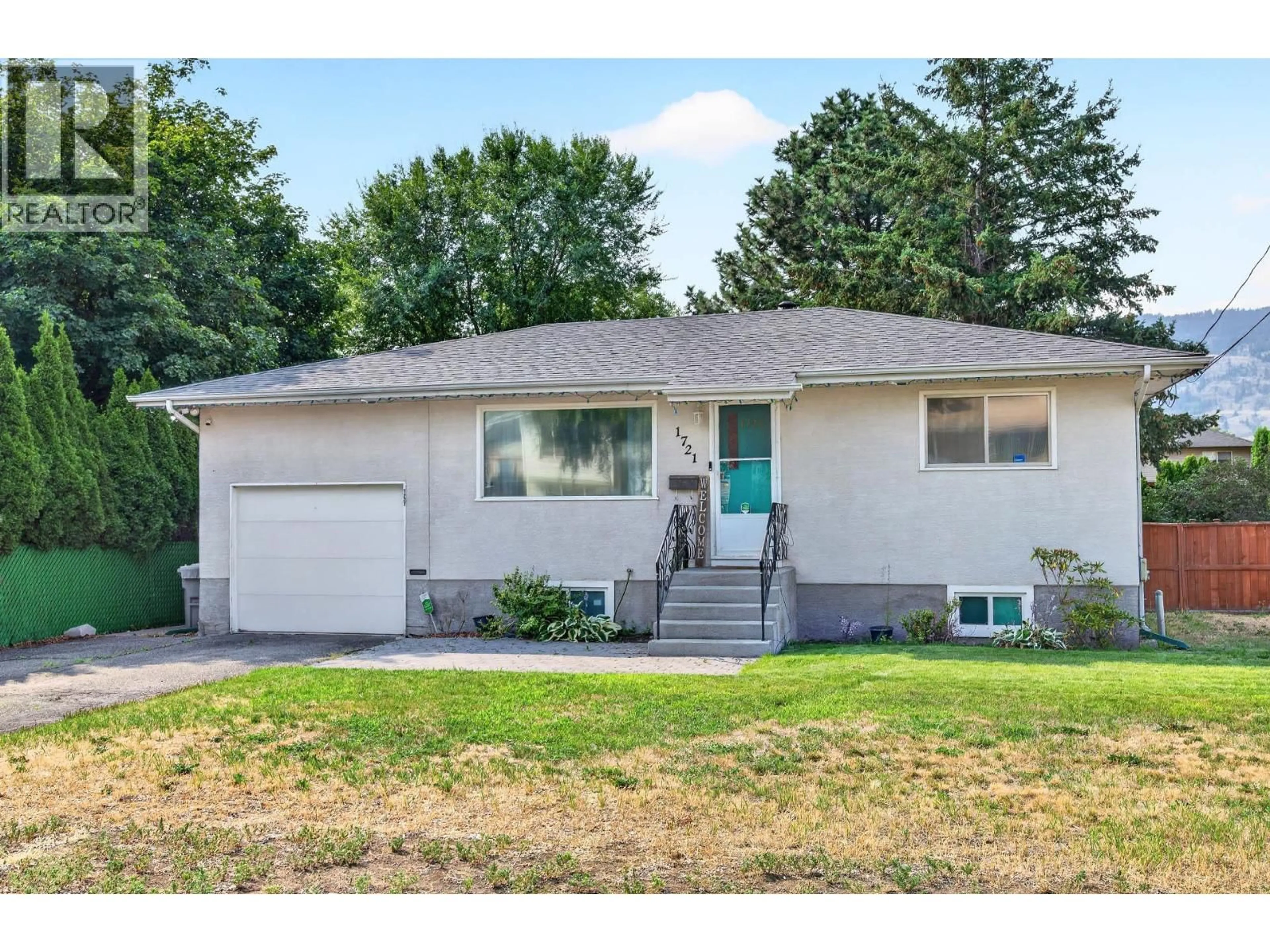 Home with vinyl exterior material, street for 1721 BRUNNER AVENUE, Kamloops British Columbia V2B4K1