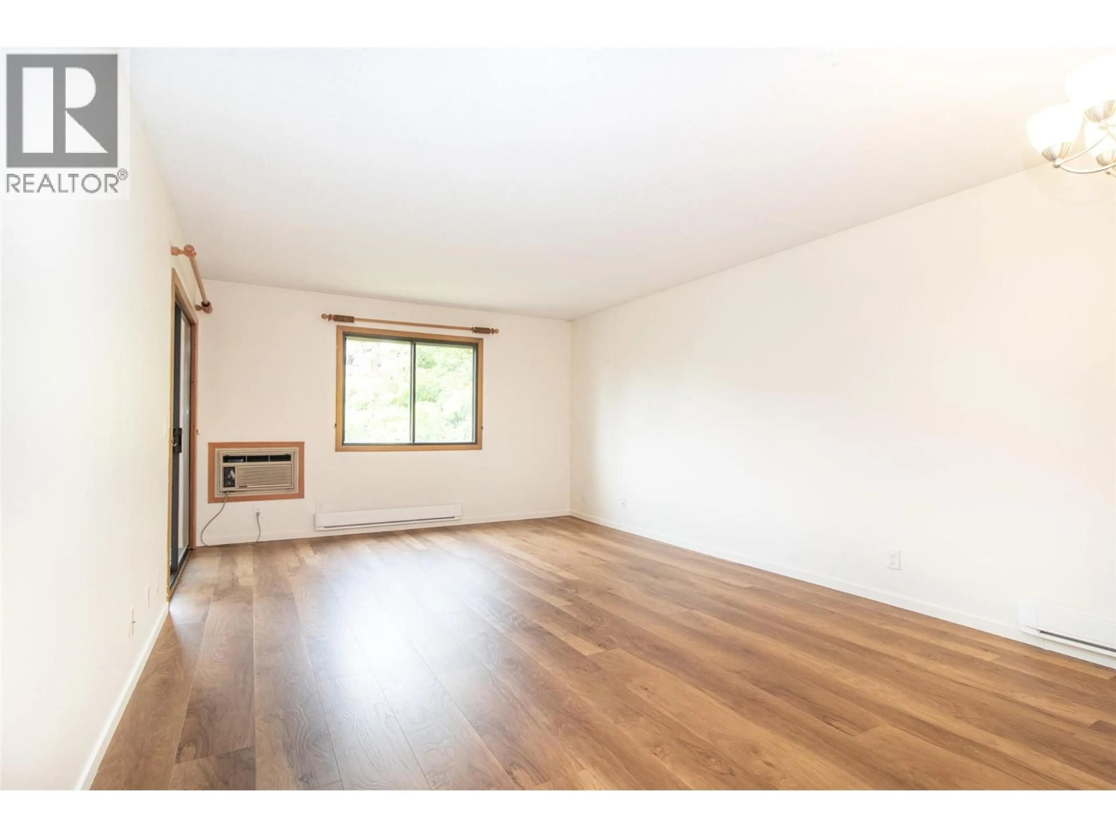 A pic of a room for 303 - 1075 BERNARD AVENUE, Kelowna British Columbia V1Y6P7