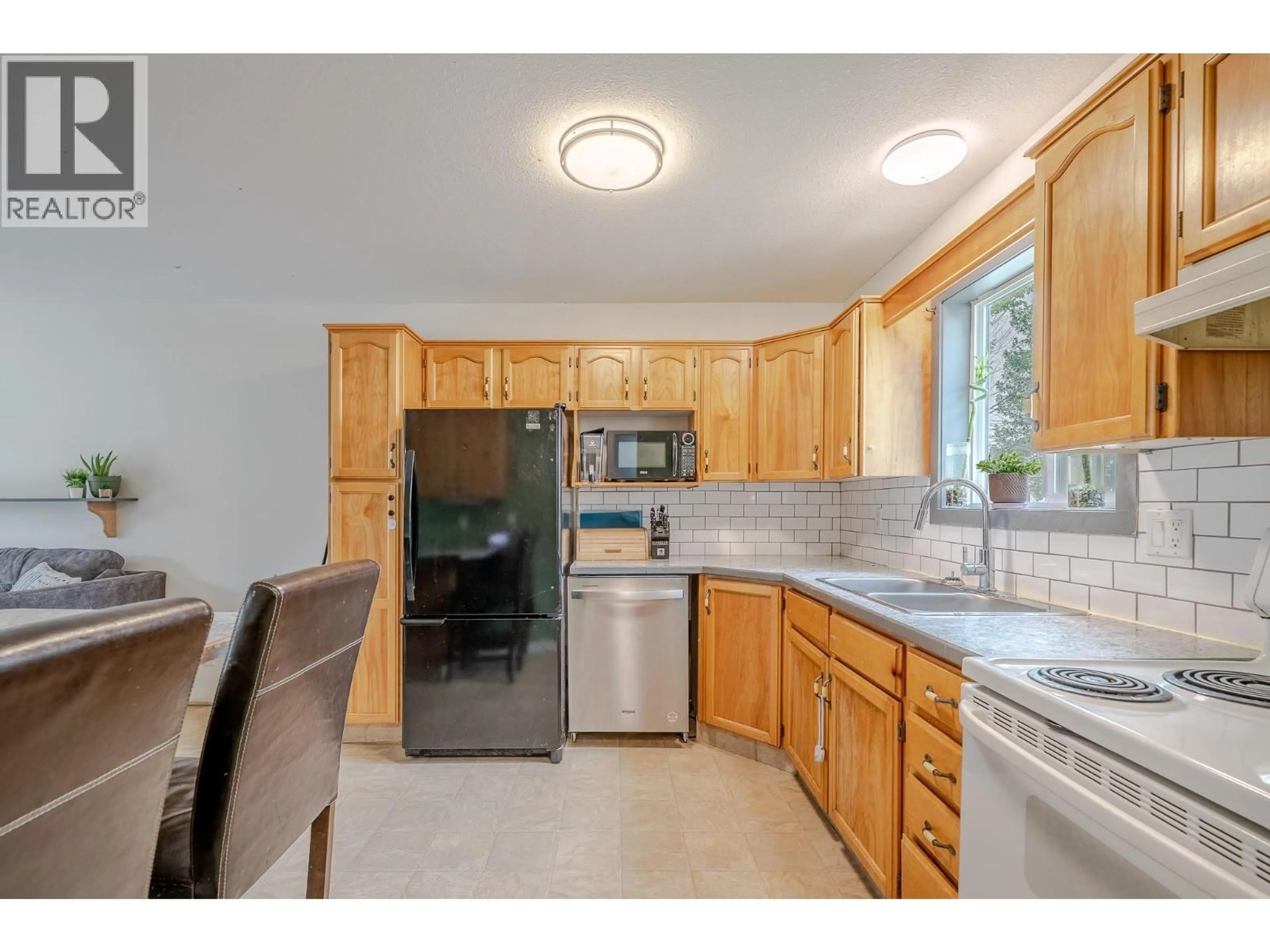 Standard kitchen, ceramic/tile floor for 124 - 3004 SOUTH MAIN STREET, Penticton British Columbia V2A6Y2