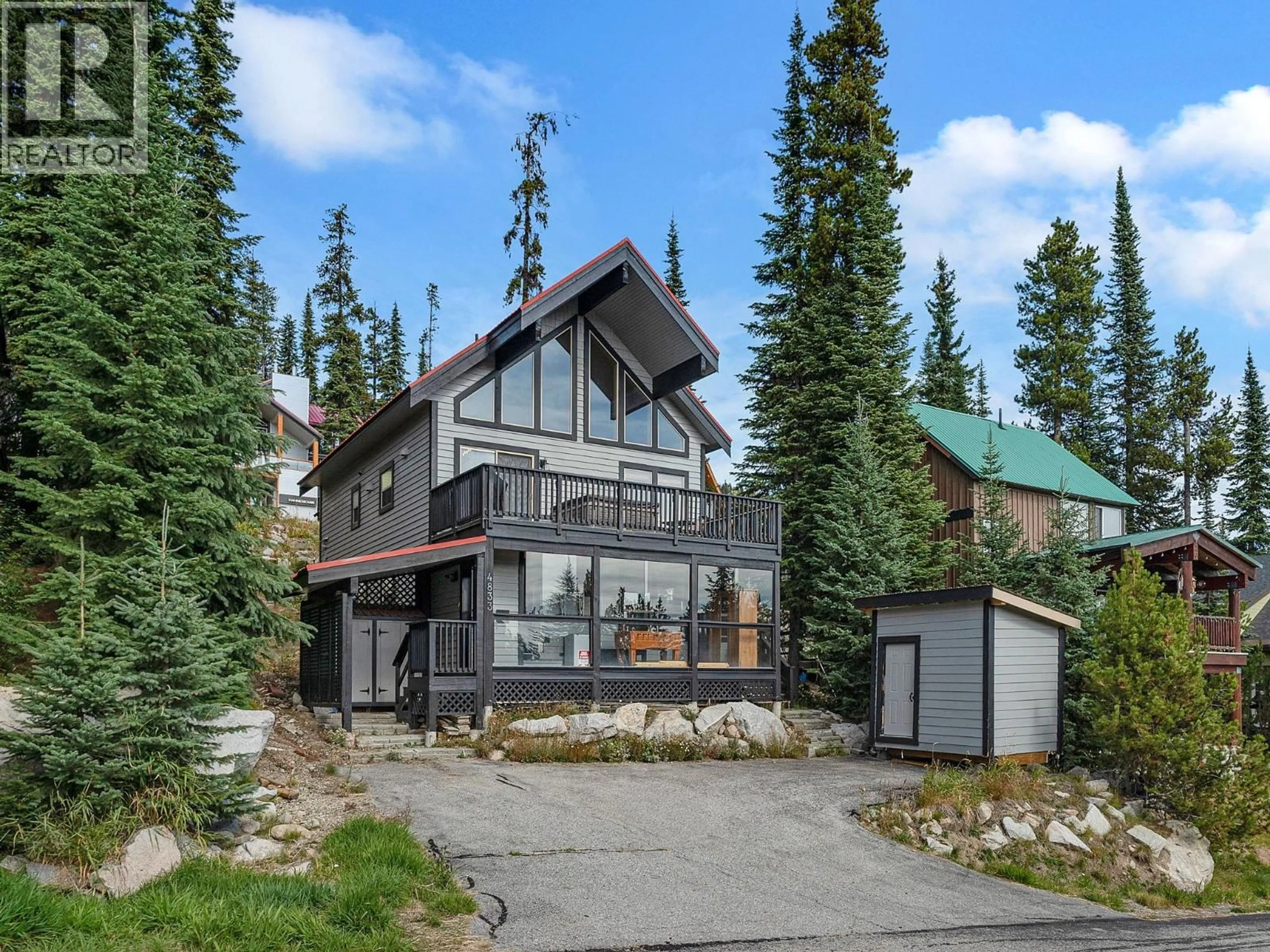 A pic from outside/outdoor area/front of a property/back of a property/a pic from drone, mountain view for 4833 SNOW PINES ROAD, Big White British Columbia V1P1T4
