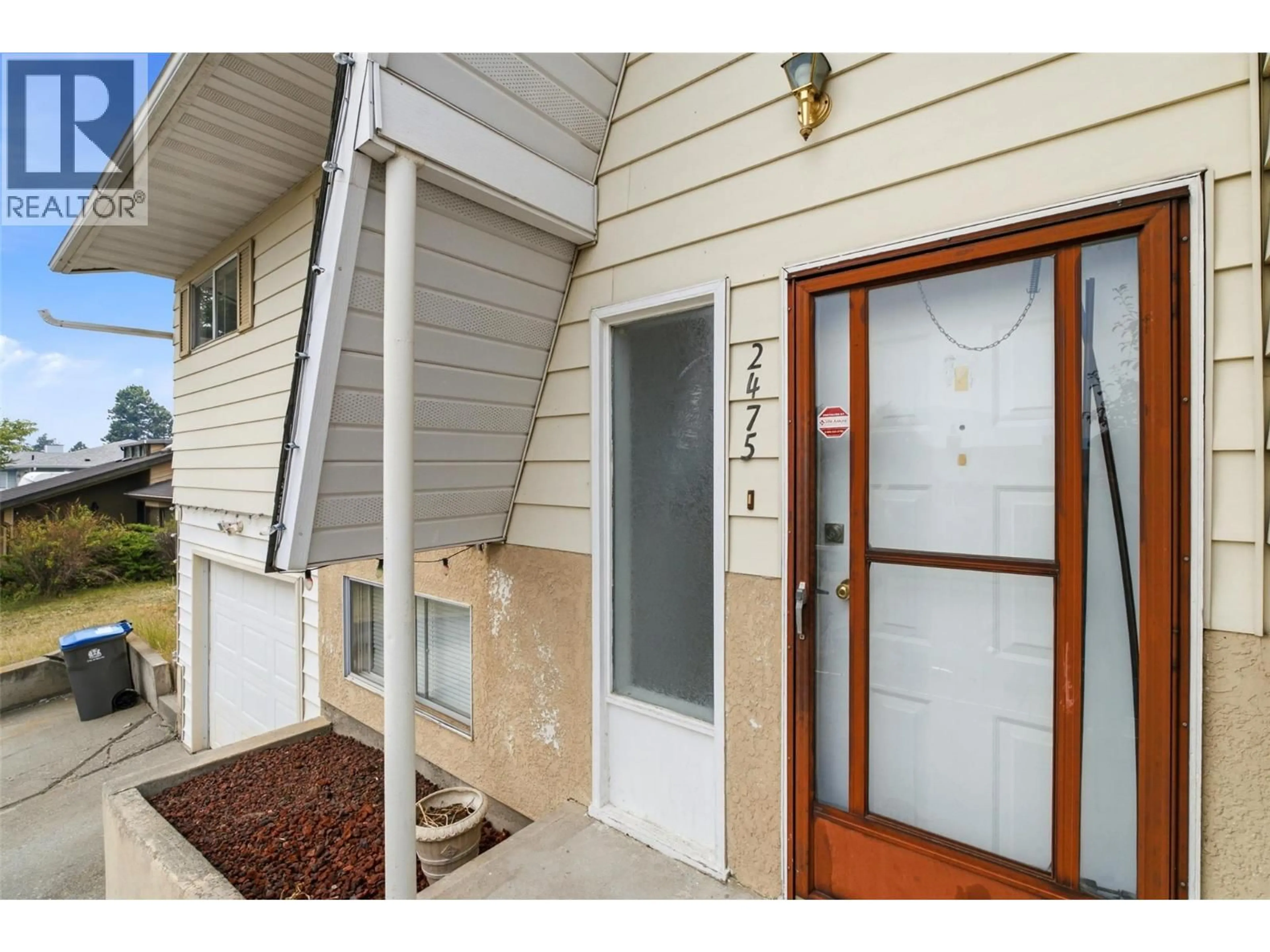 Indoor entryway for 2475 IRVINE AVENUE, Merritt British Columbia V1K1H4