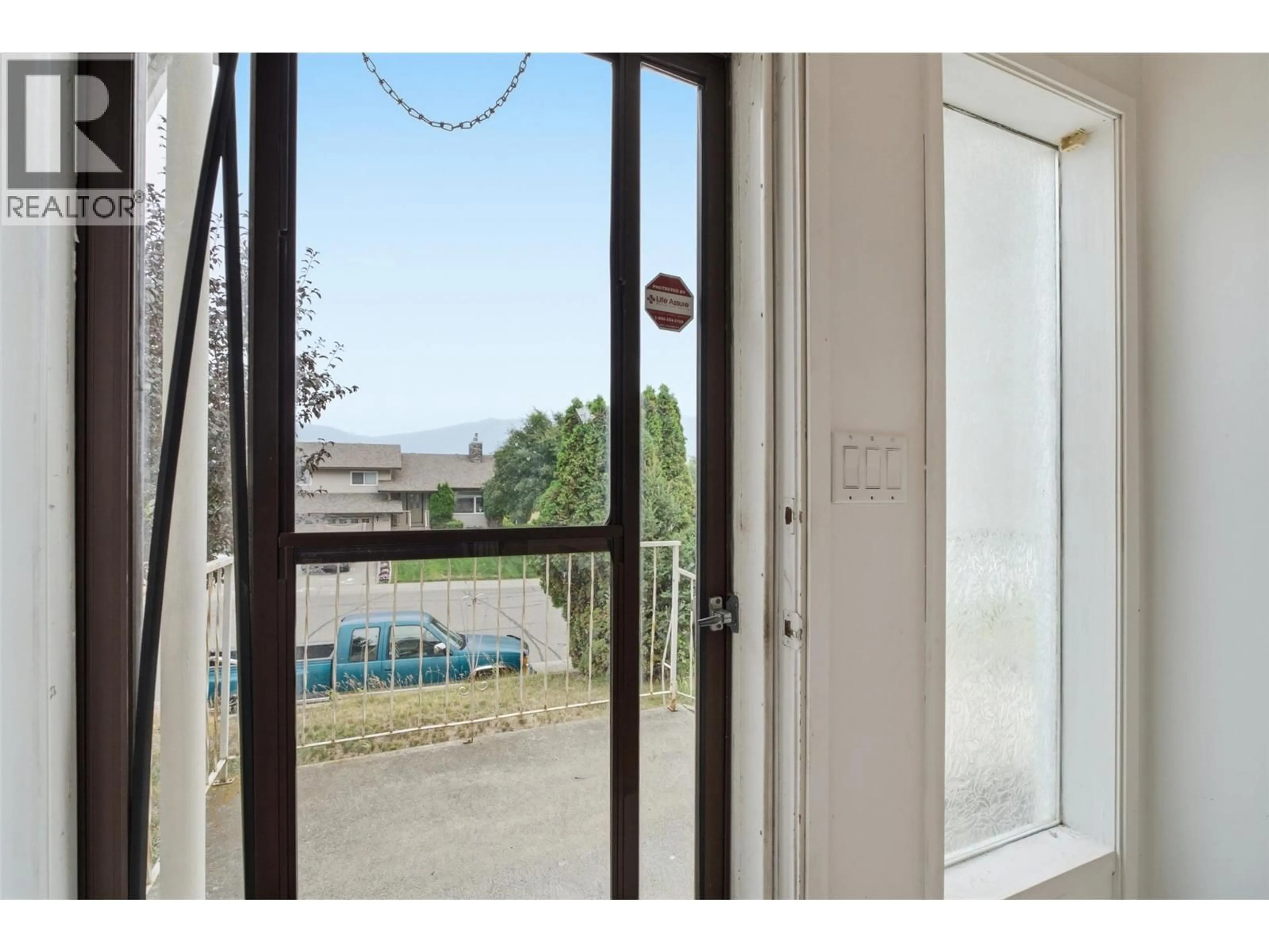 Indoor foyer for 2475 IRVINE AVENUE, Merritt British Columbia V1K1H4