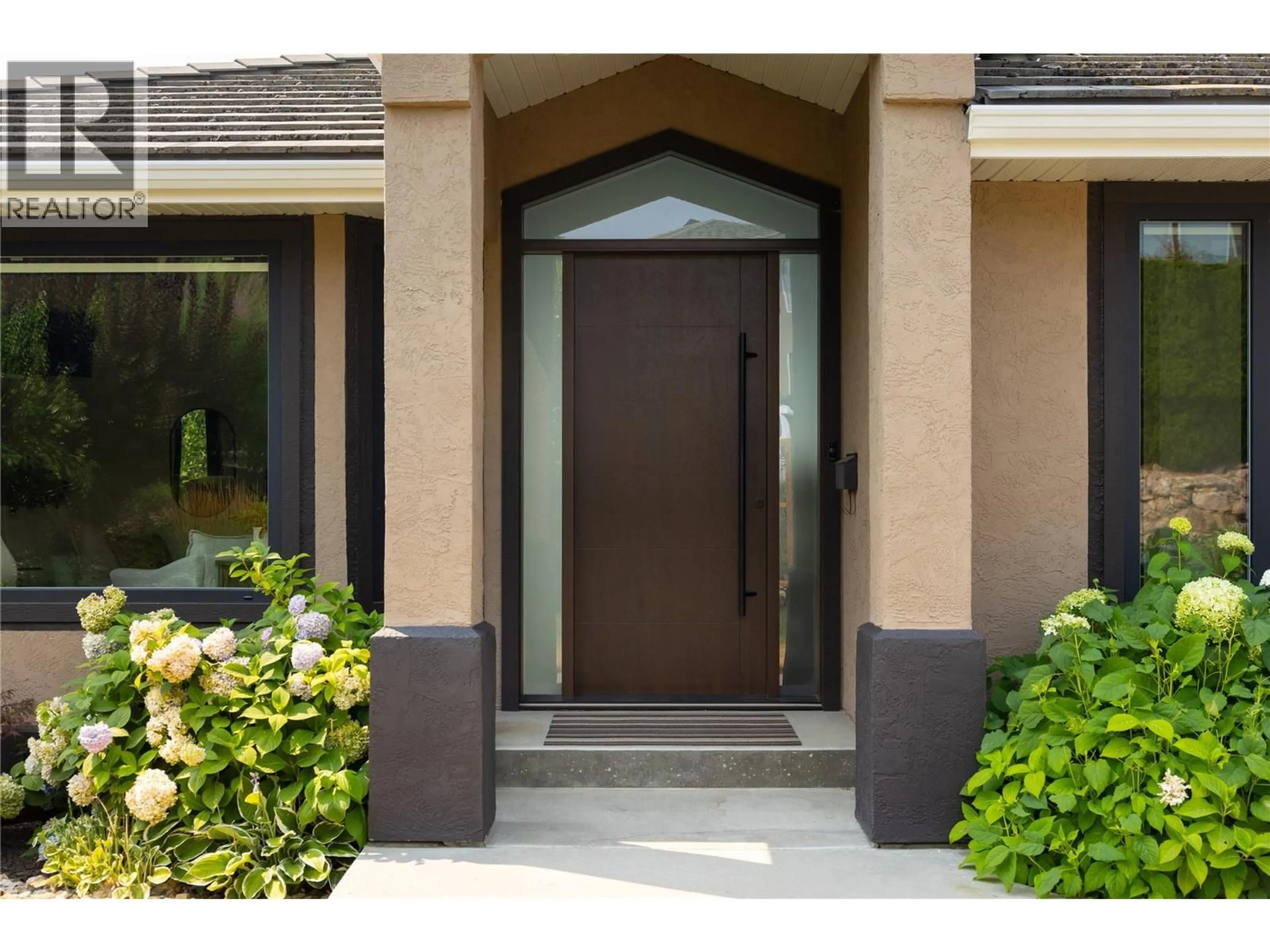 Indoor entryway for 10 BAYVIEW HEIGHTS, Coldstream British Columbia V1B2B9