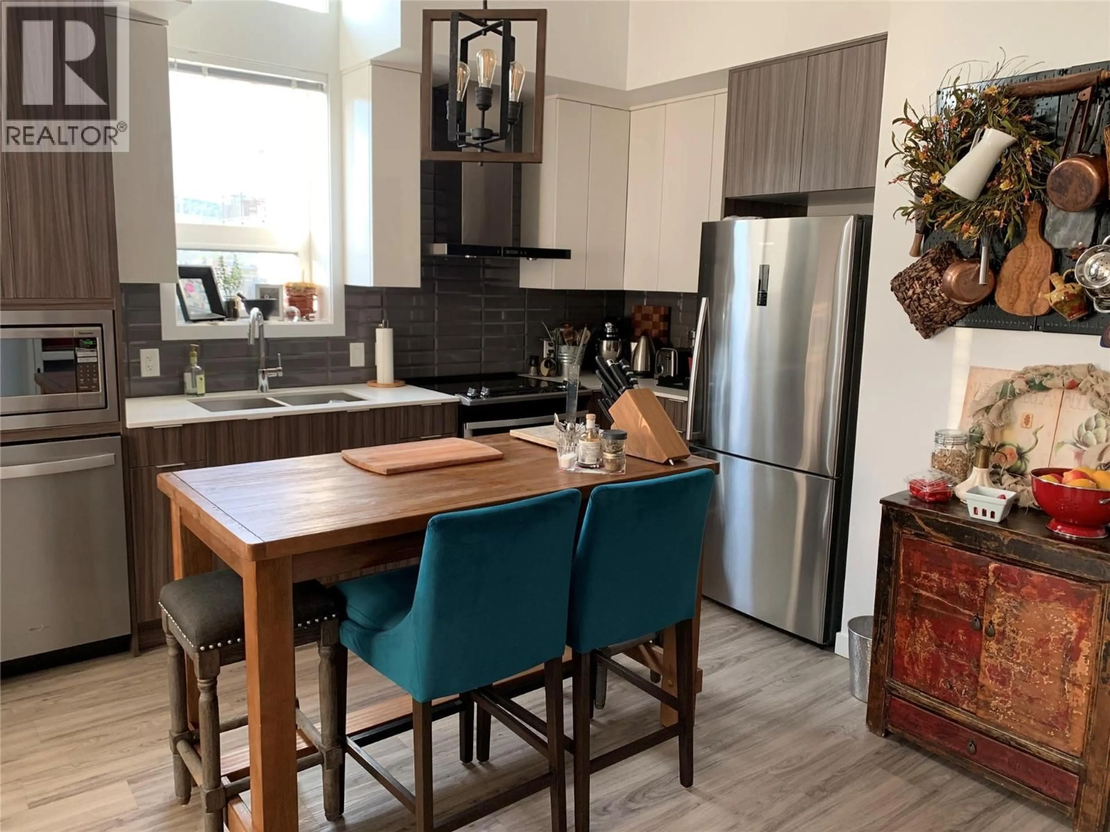 Open concept kitchen, wood/laminate floor for PH06 - 1775 CHAPMAN PLACE, Kelowna British Columbia V1Y0G3