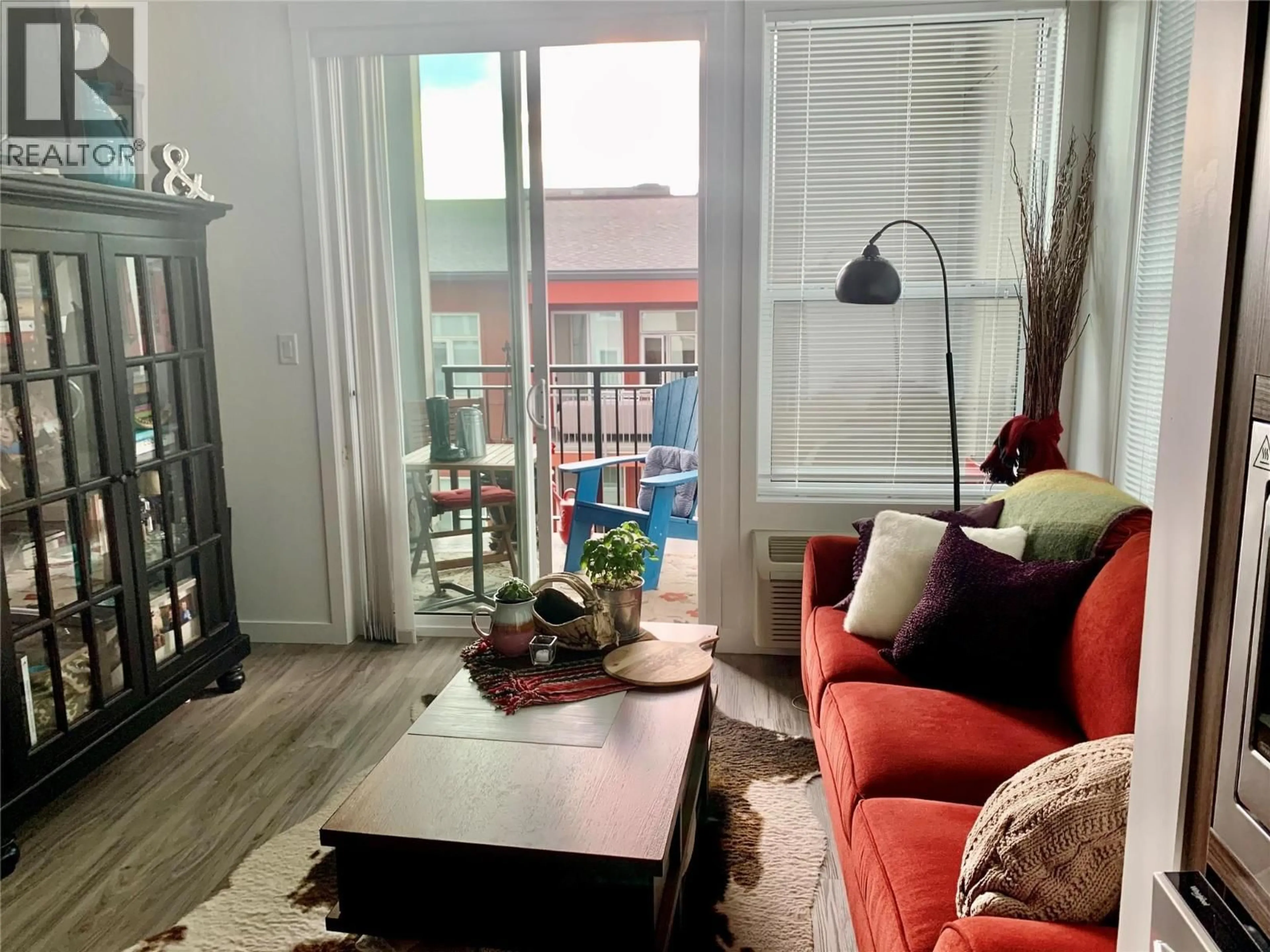 Living room with furniture, unknown for PH06 - 1775 CHAPMAN PLACE, Kelowna British Columbia V1Y0G3