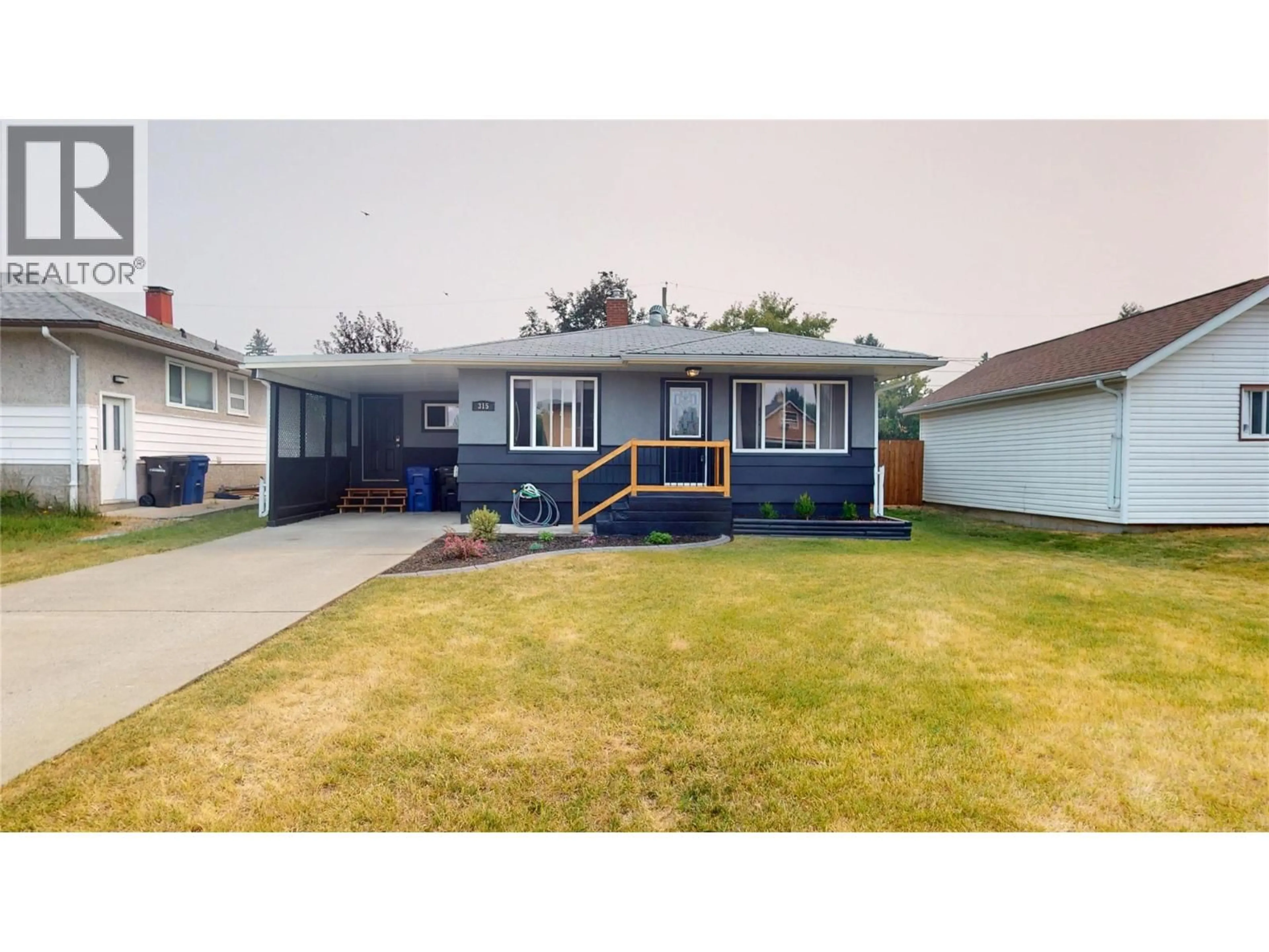 Home with vinyl exterior material, street for 315 5 STREET SOUTH, Cranbrook British Columbia V1C1J5